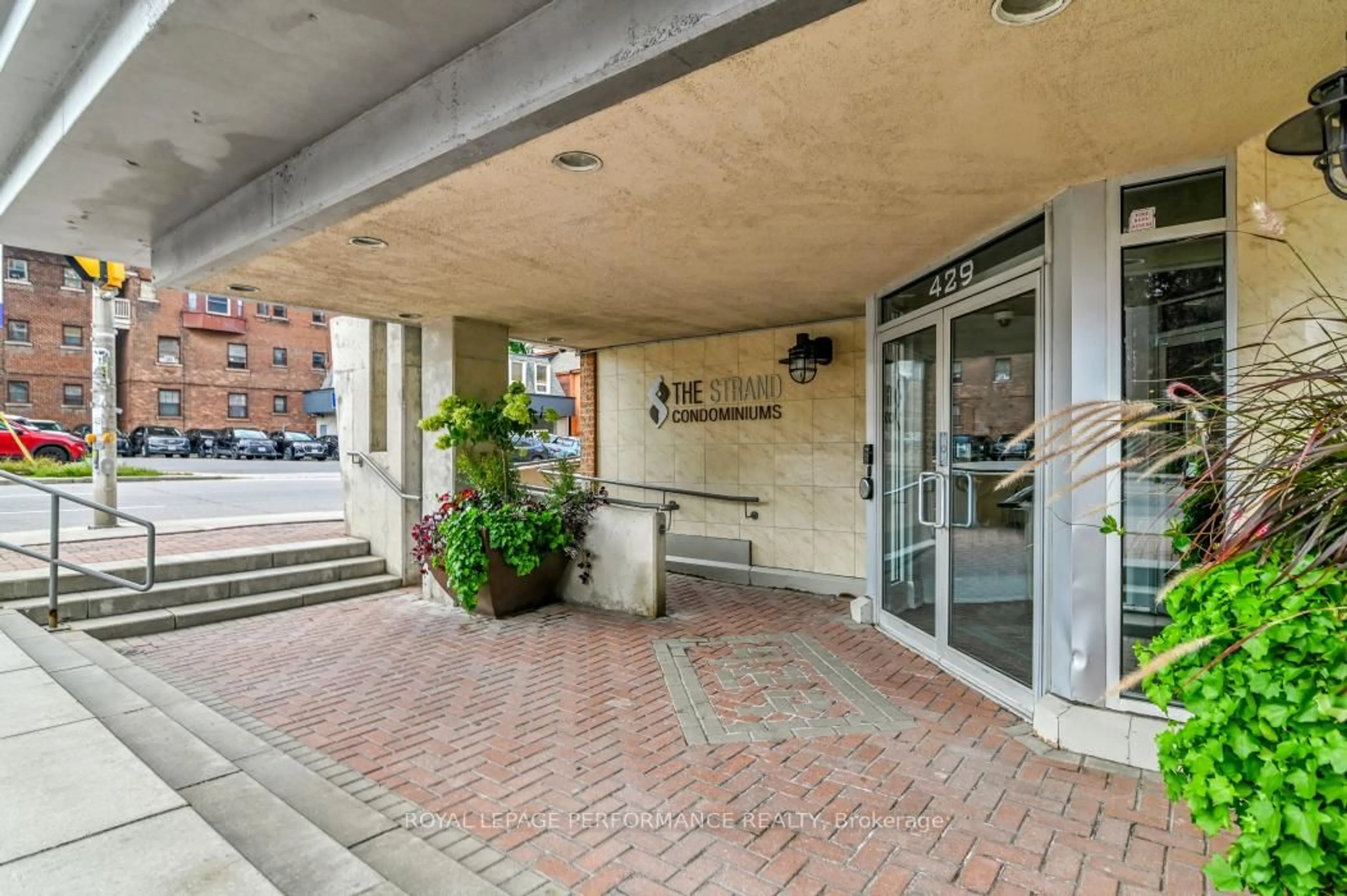 Indoor foyer for 429 Somerset St #407, Ottawa Ontario K1P 2P5