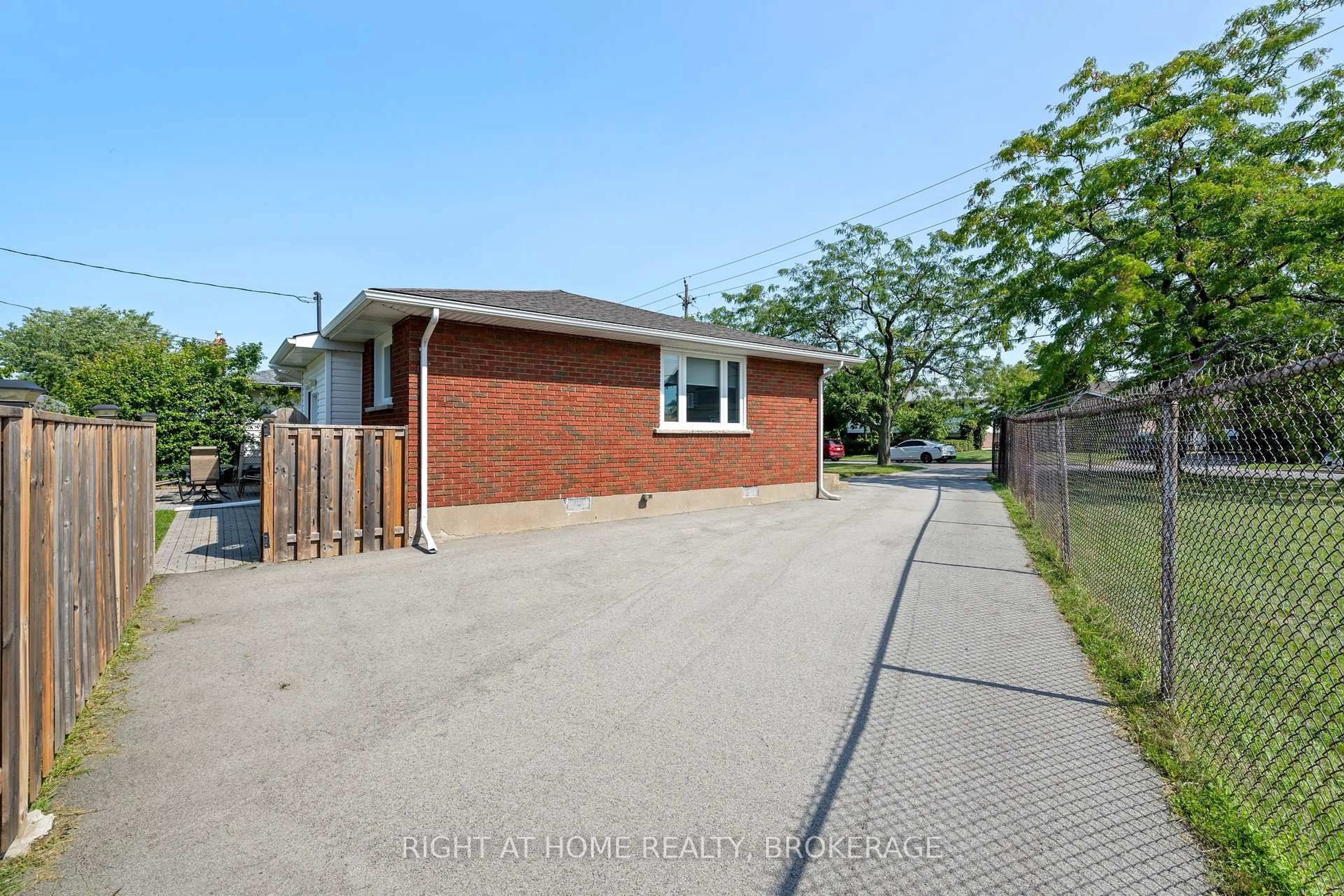 Unknown for 9 Allanburg Rd, St. Catharines Ontario L2T 2R8
