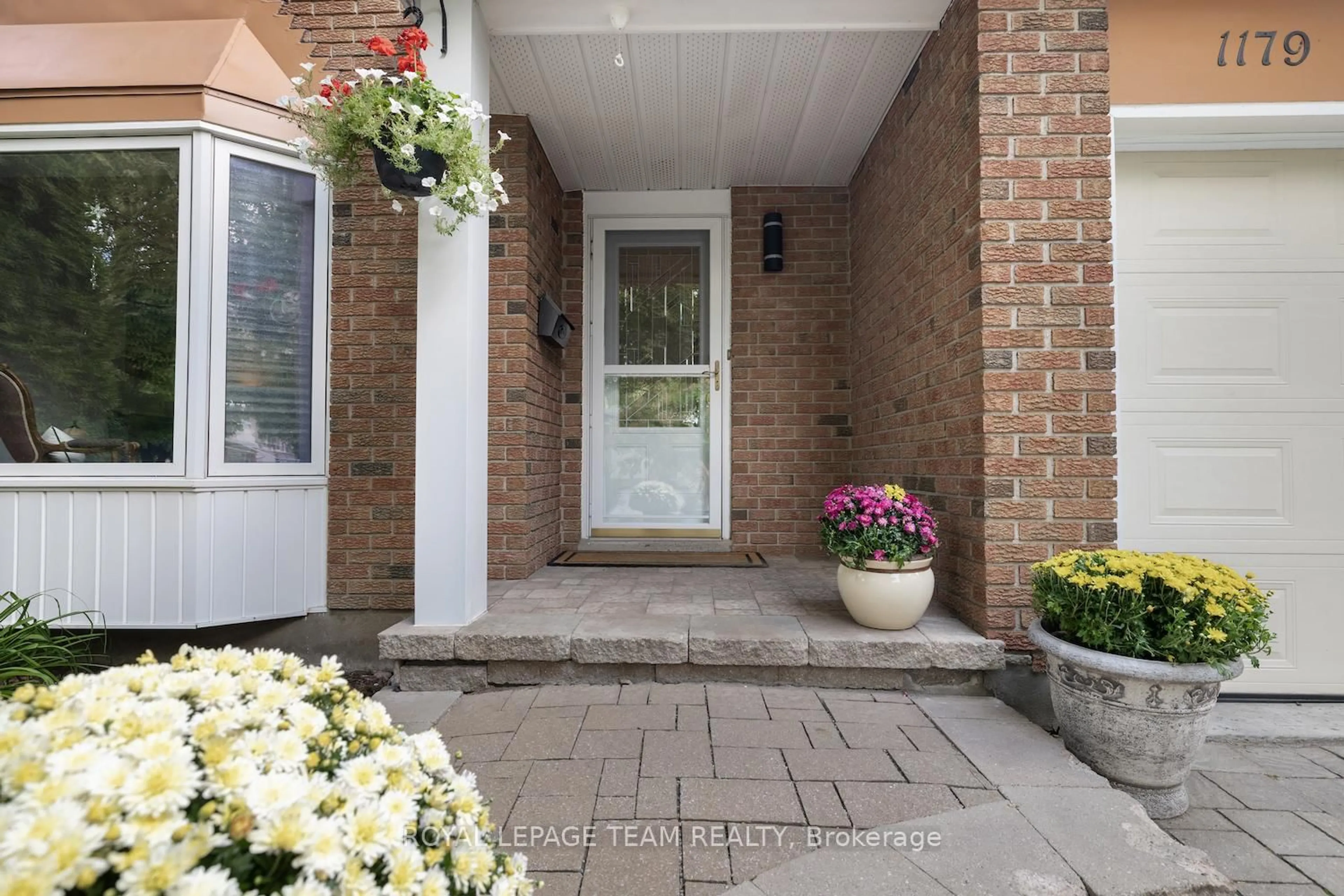 Indoor entryway for 1179 ST MORITZ Crt, Ottawa Ontario K1C 2B2
