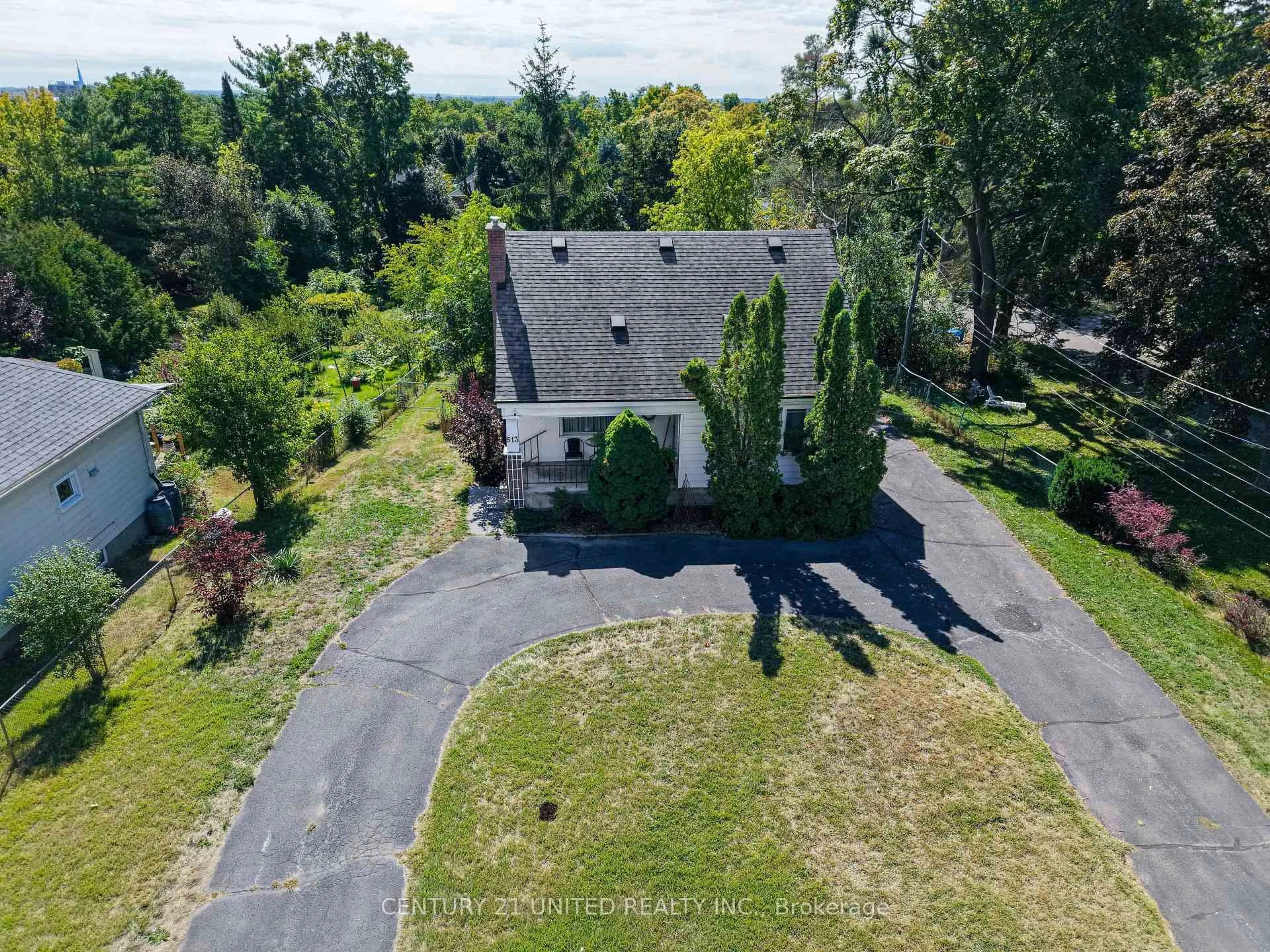 A pic from outside/outdoor area/front of a property/back of a property/a pic from drone, water/lake/river/ocean view for 513 Parkhill Rd, Peterborough Ontario K9H 3J4