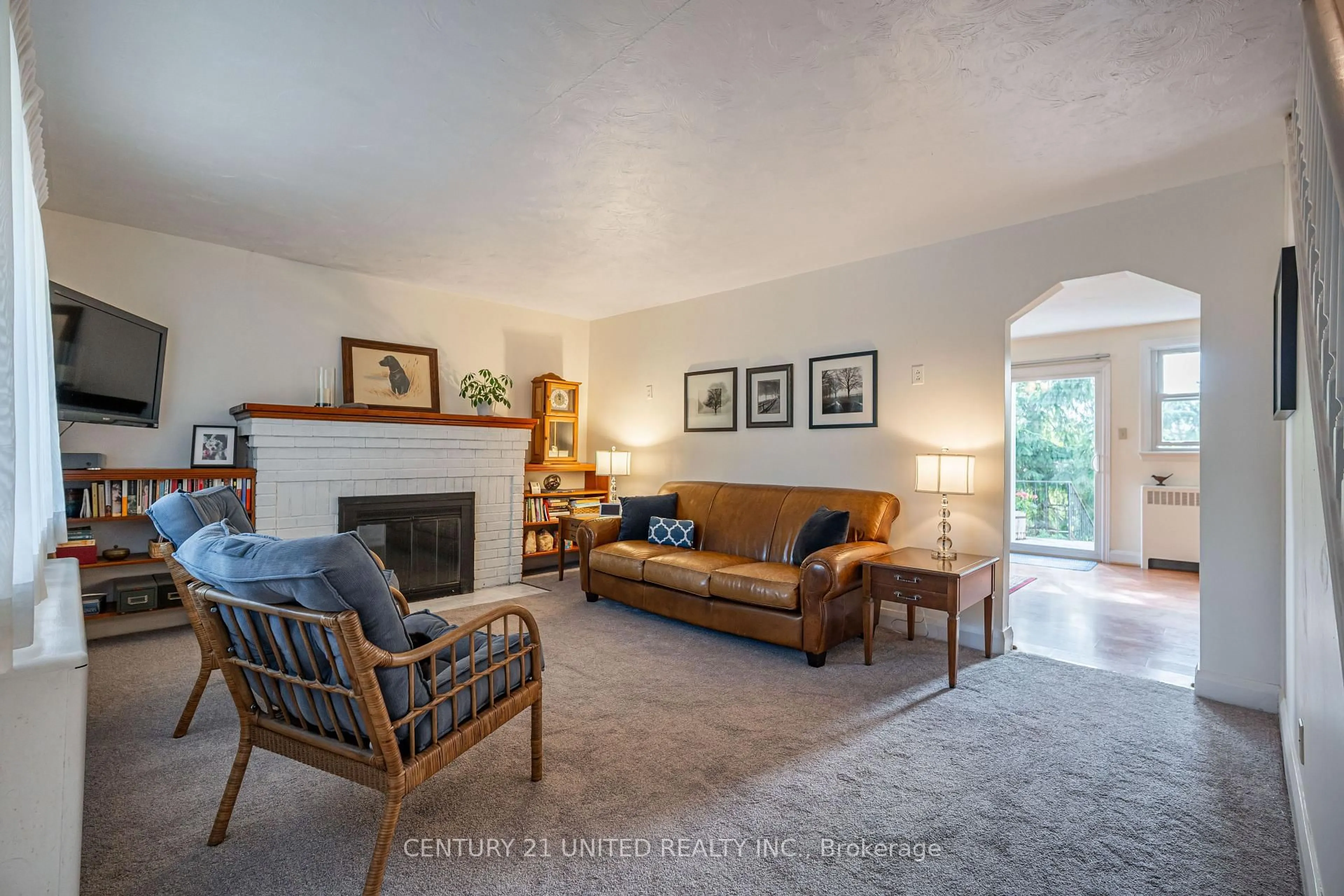 Living room with furniture, unknown for 513 Parkhill Rd, Peterborough Ontario K9H 3J4