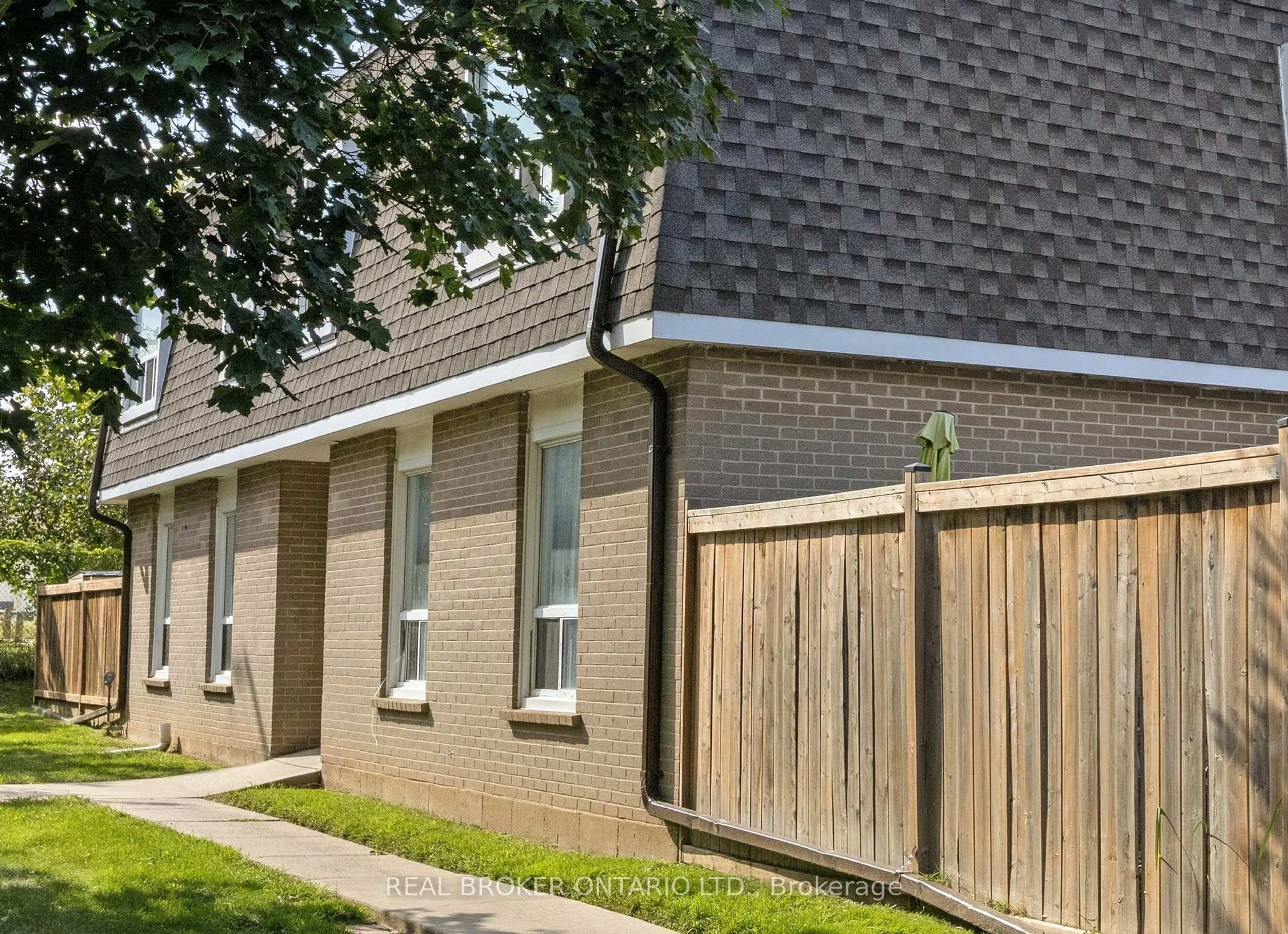 Unknown for 766 Walter St, Cambridge Ontario N3H 4P3