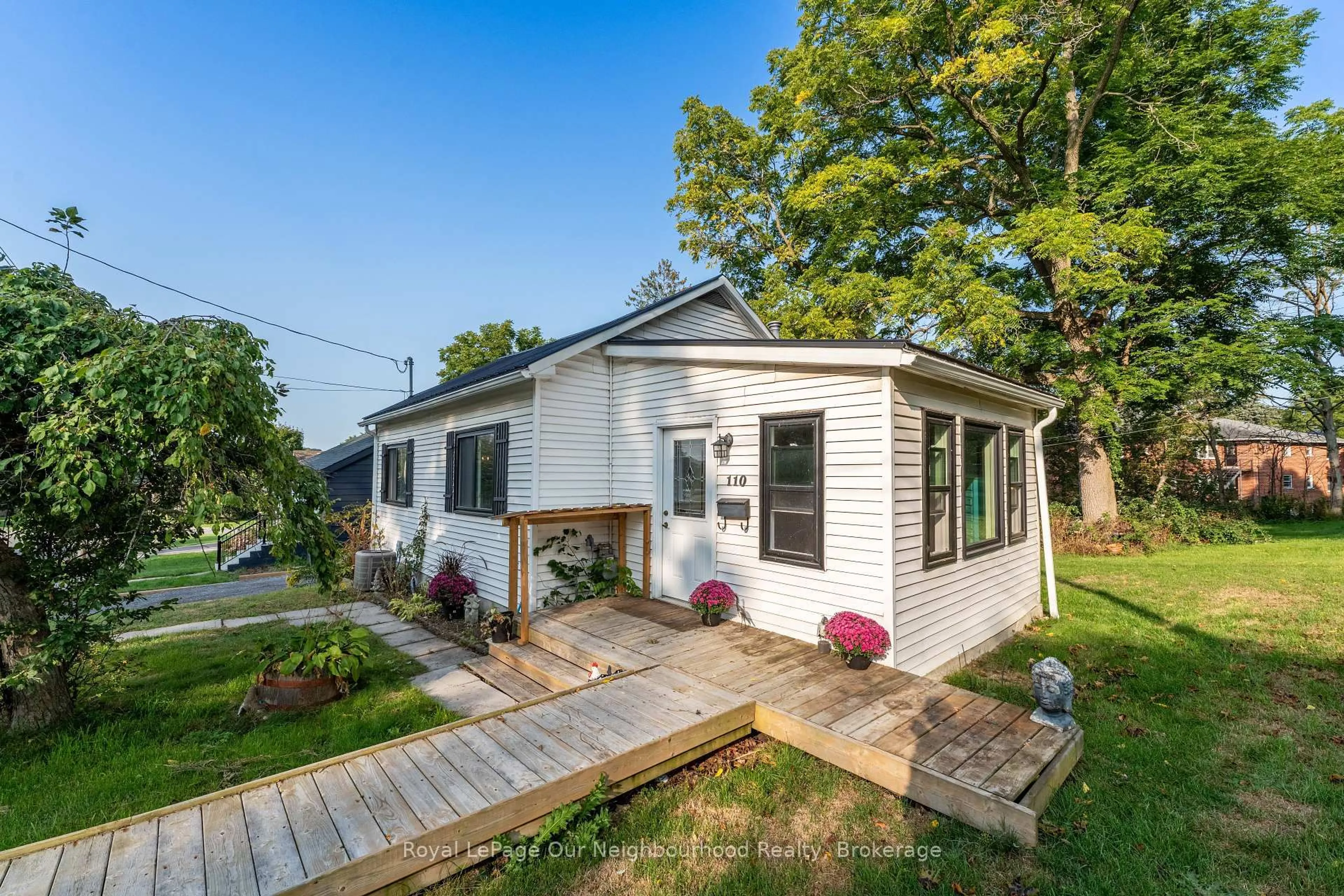 Home with vinyl exterior material, street for 110 Ward St, Port Hope Ontario L1A 1M2