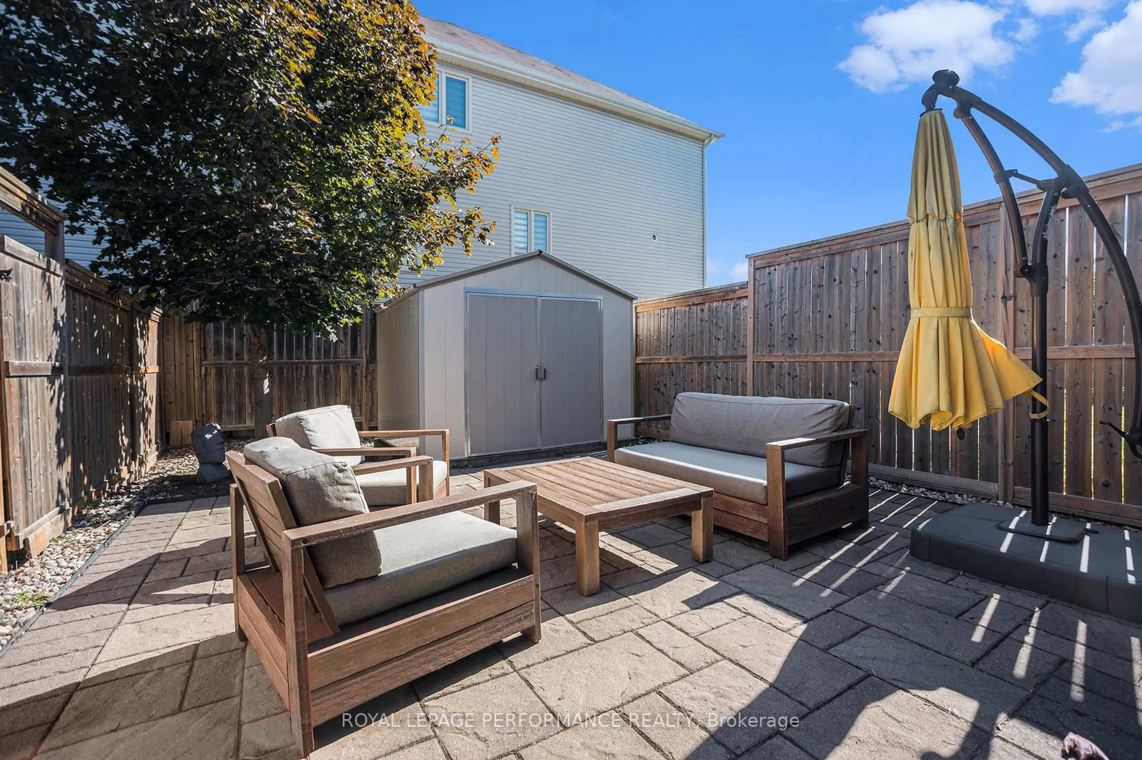 Patio, street for 40 Torbec Ave, Ottawa Ontario K2T 0B5