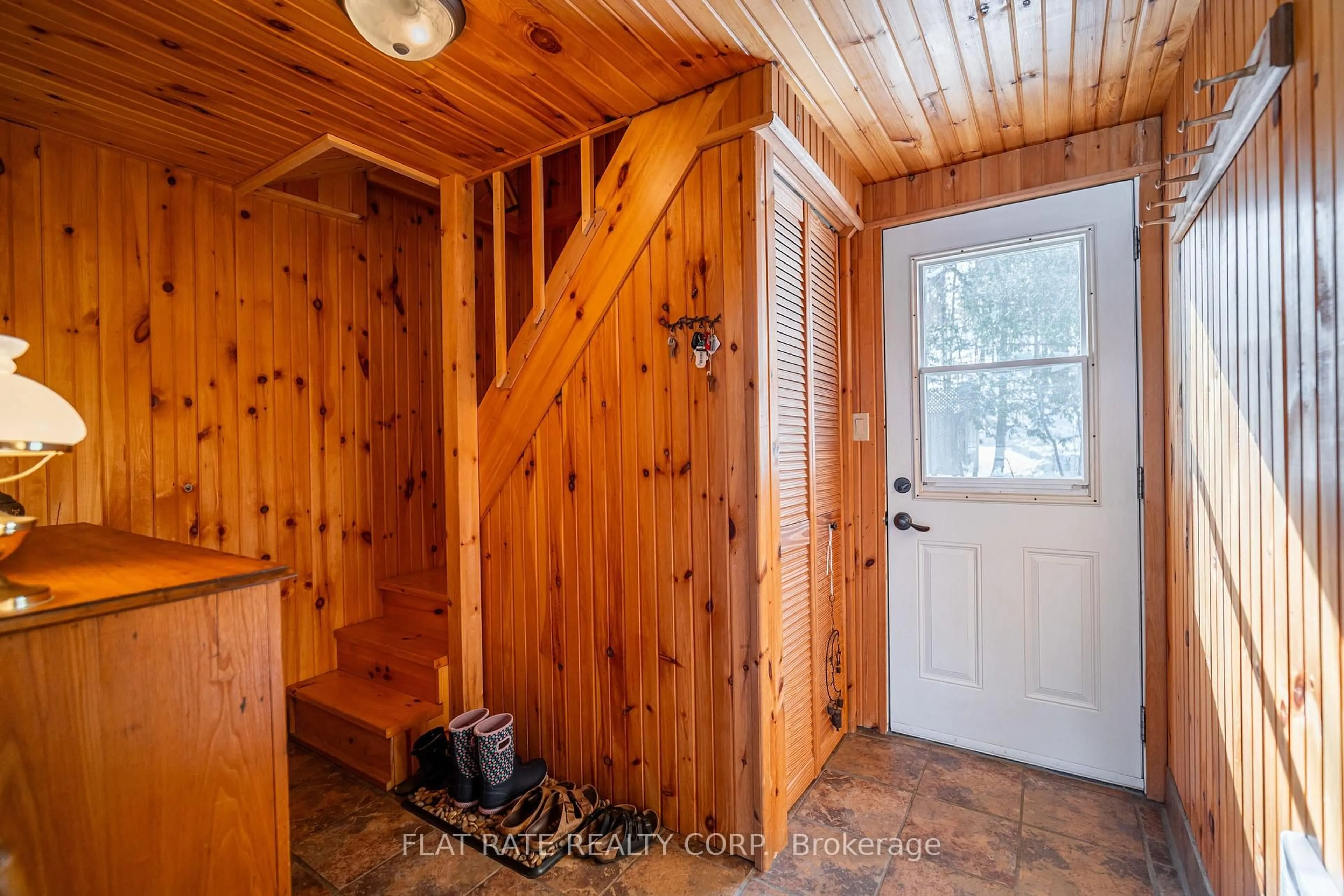 Indoor entryway for 2711 Channel View Lane, Selwyn Ontario K0L 2H0
