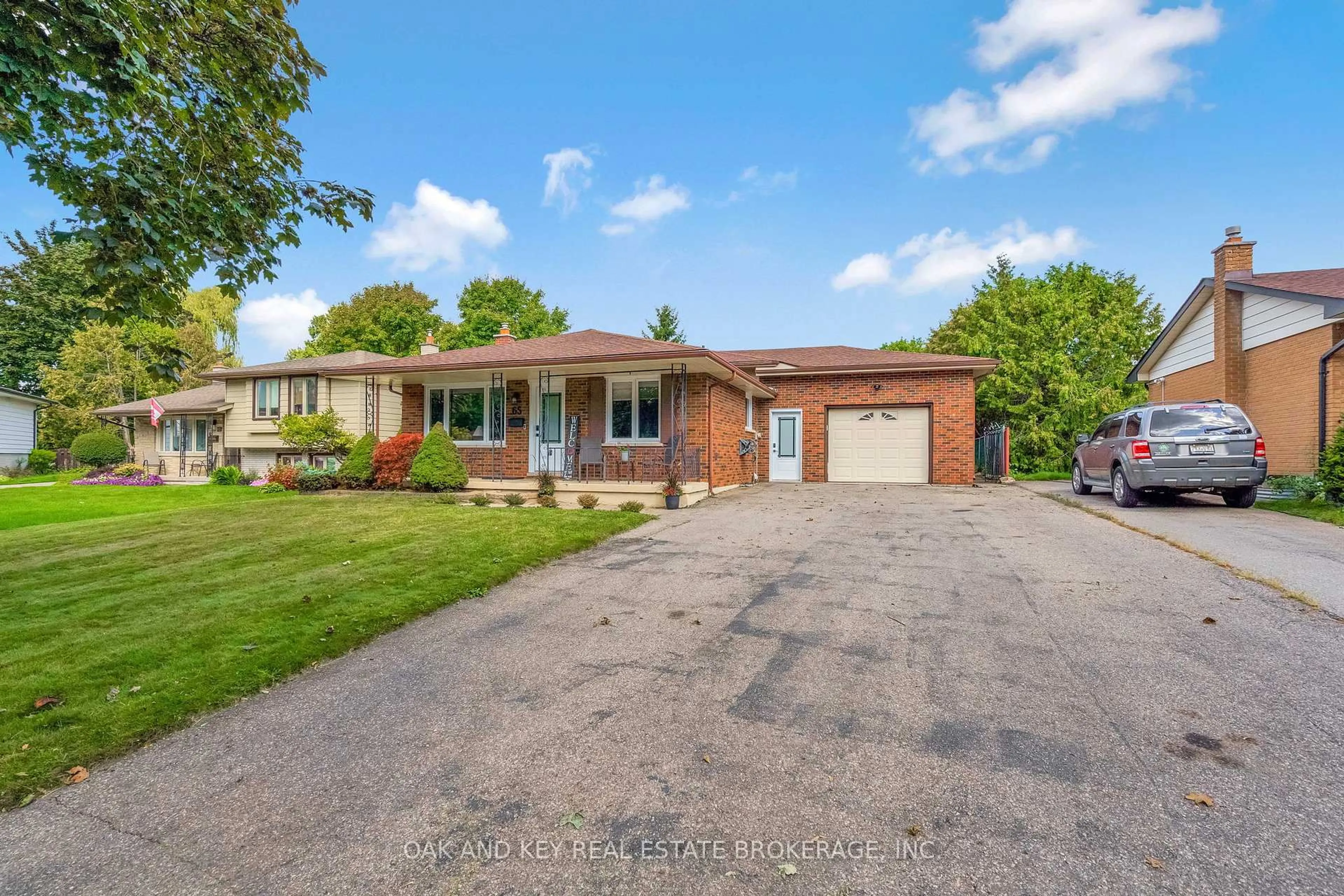 A pic from outside/outdoor area/front of a property/back of a property/a pic from drone, street for 65 Southview Cres, London South Ontario N6J 3L6