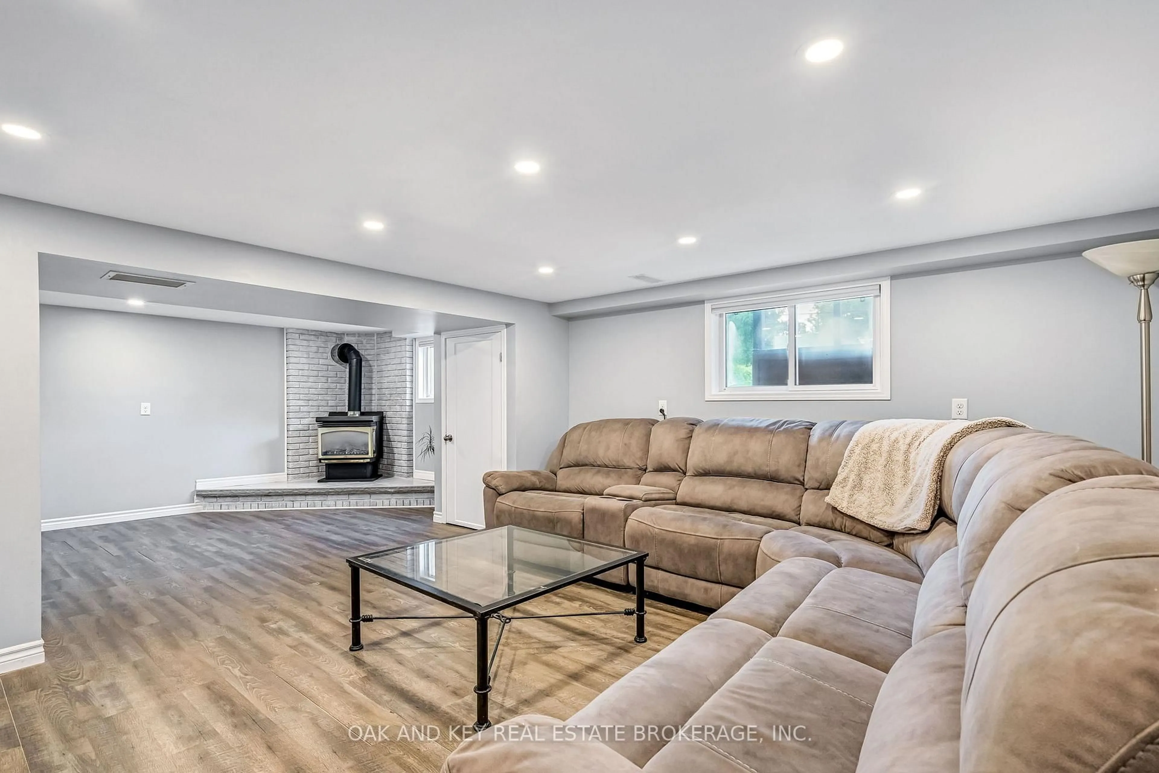 Living room with furniture, unknown for 65 Southview Cres, London South Ontario N6J 3L6