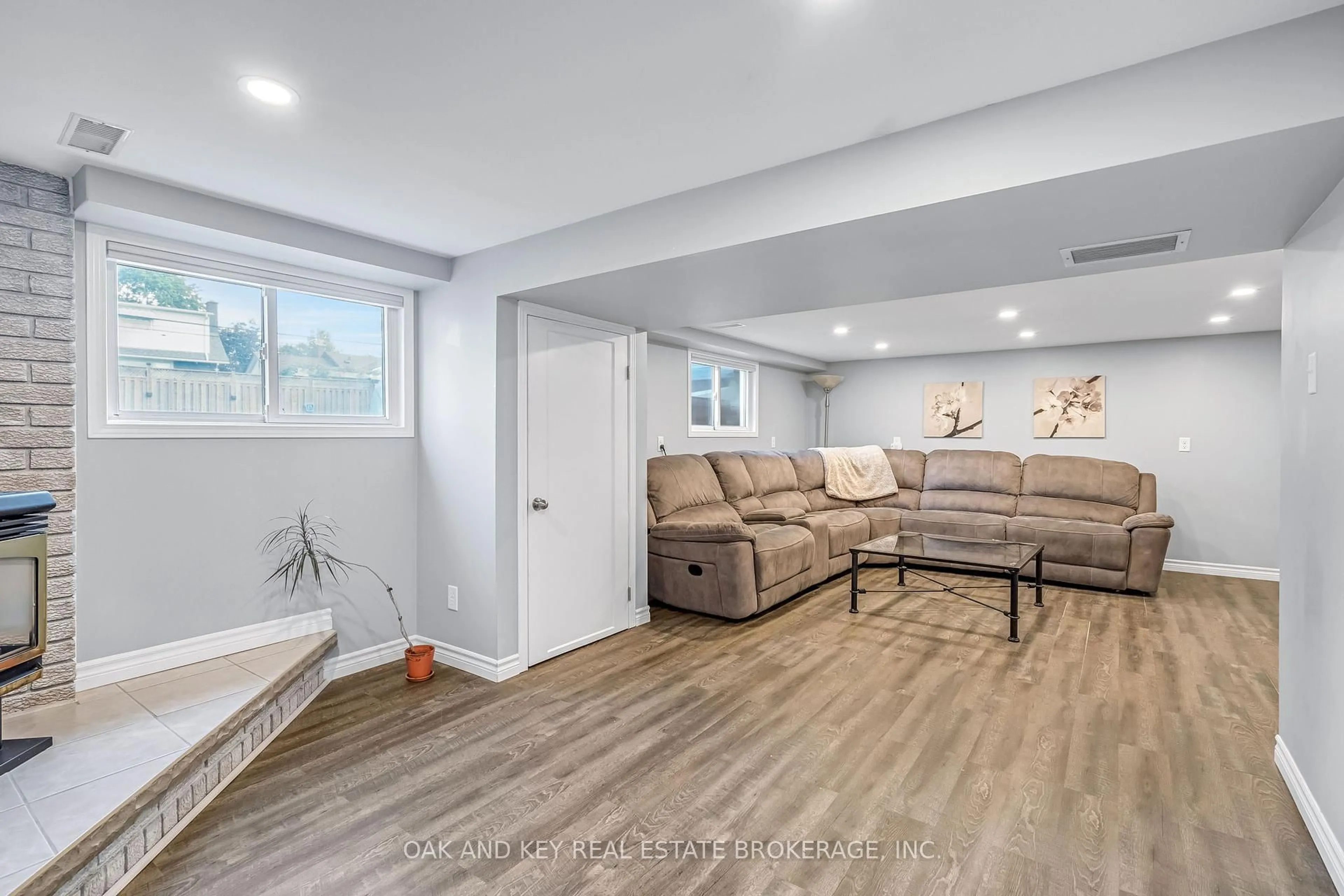Unknown for 65 Southview Cres, London South Ontario N6J 3L6