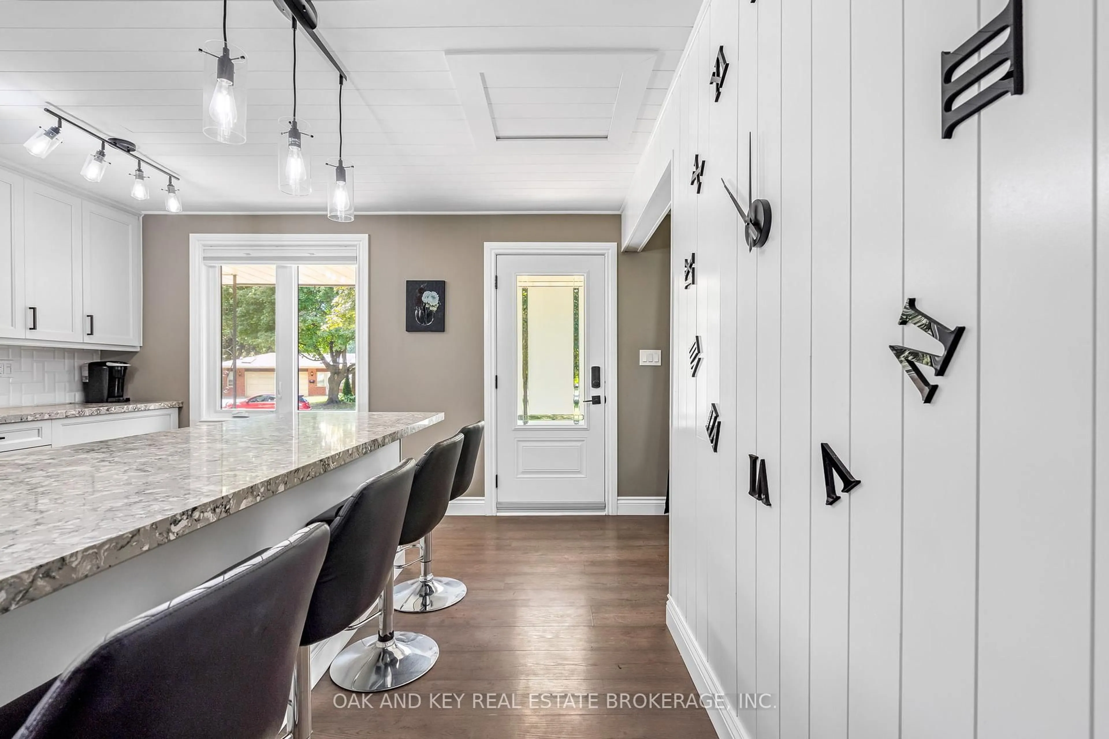 Unknown for 65 Southview Cres, London South Ontario N6J 3L6