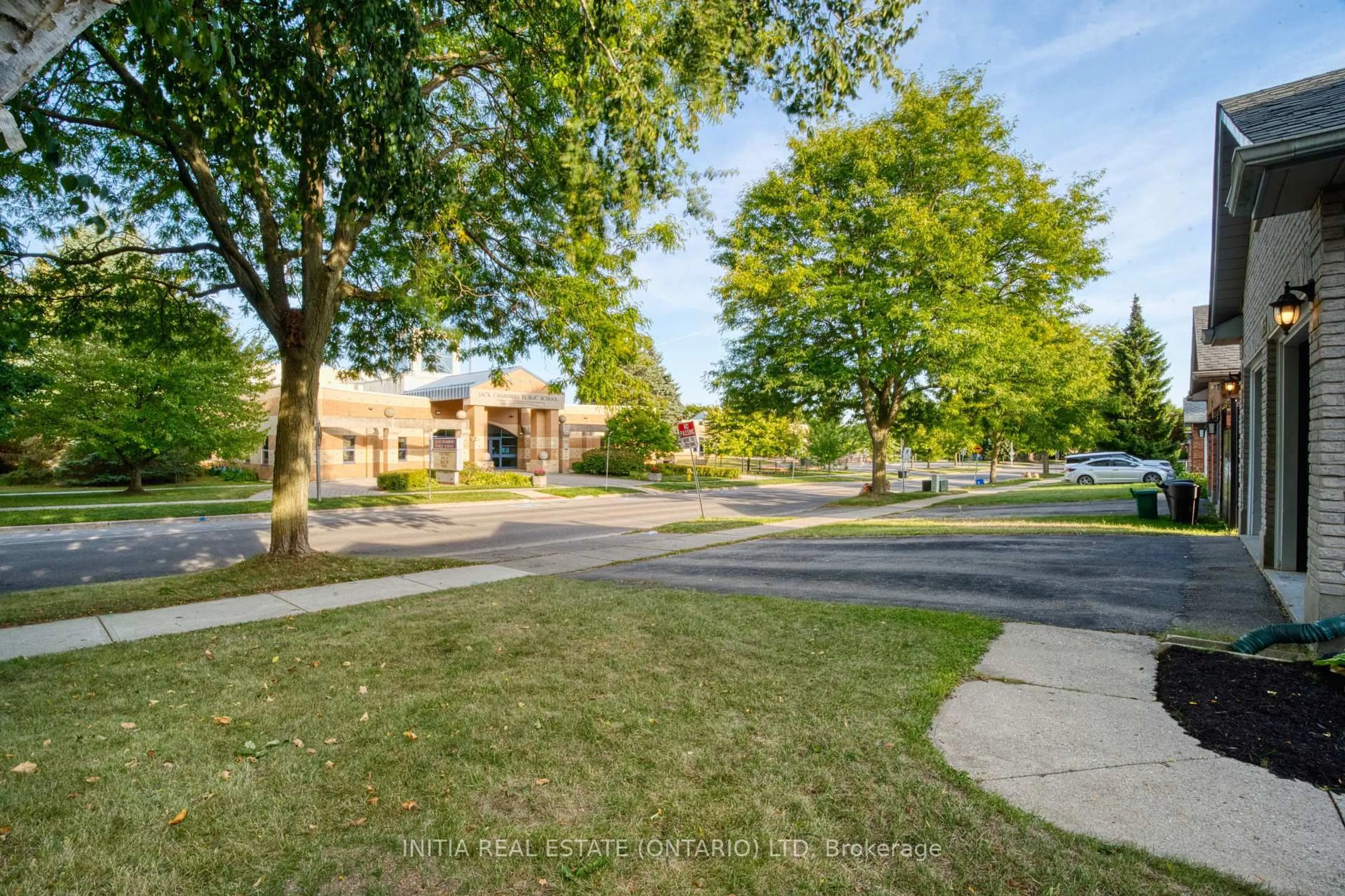 A pic from outside/outdoor area/front of a property/back of a property/a pic from drone, street for 1653 Hastings Dr, London North Ontario N5X 3E3