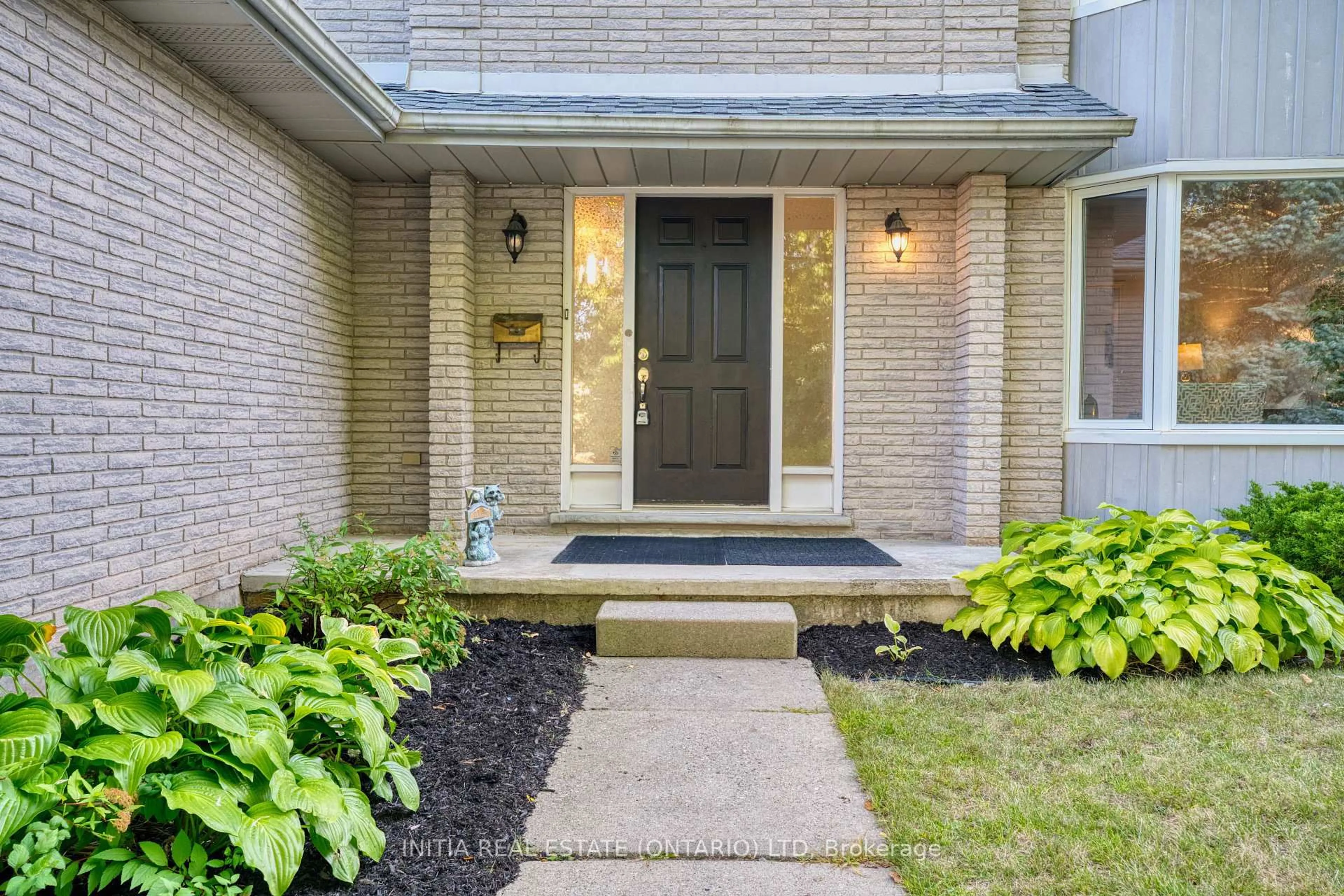 Indoor entryway for 1653 Hastings Dr, London North Ontario N5X 3E3