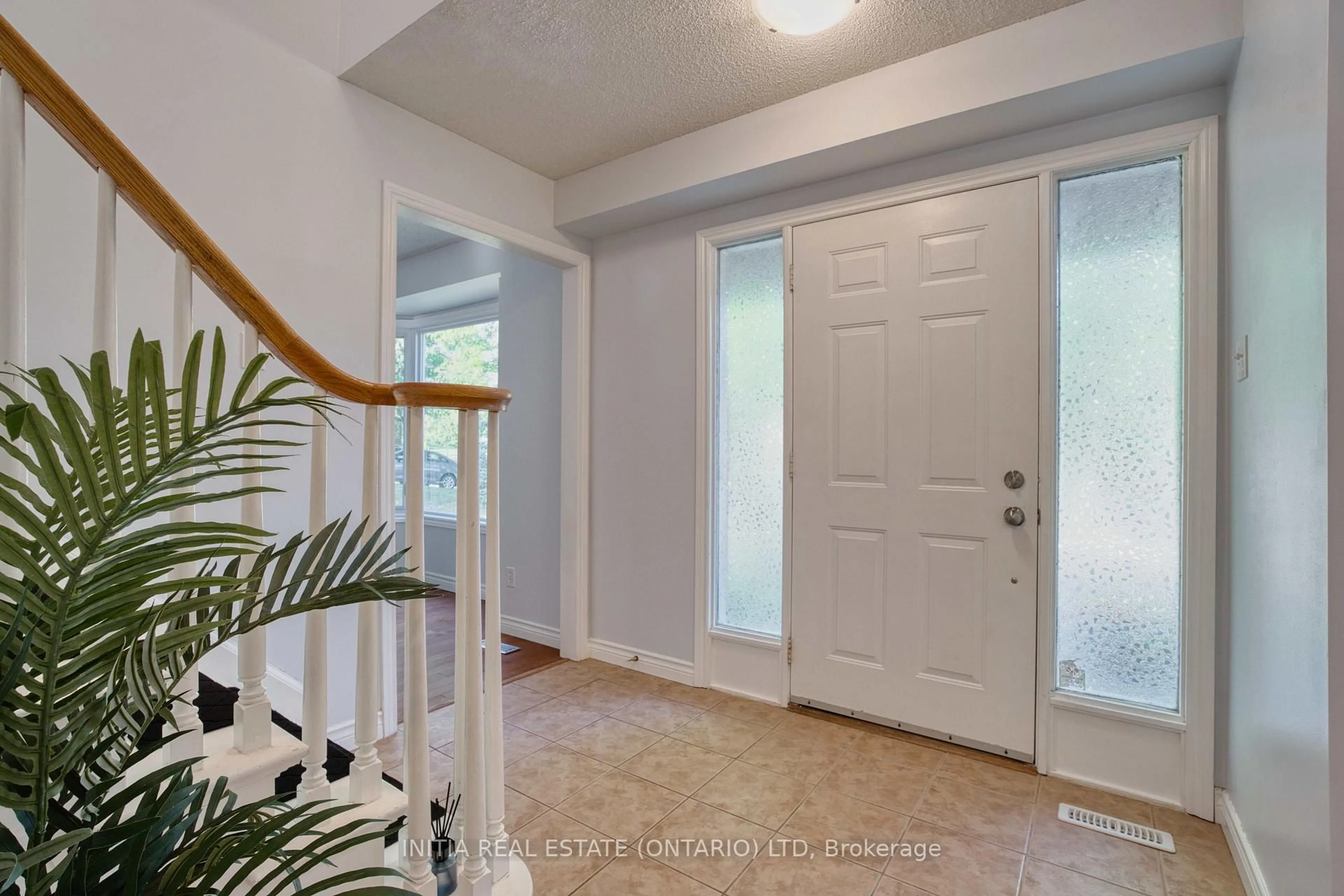 Indoor entryway for 1653 Hastings Dr, London North Ontario N5X 3E3
