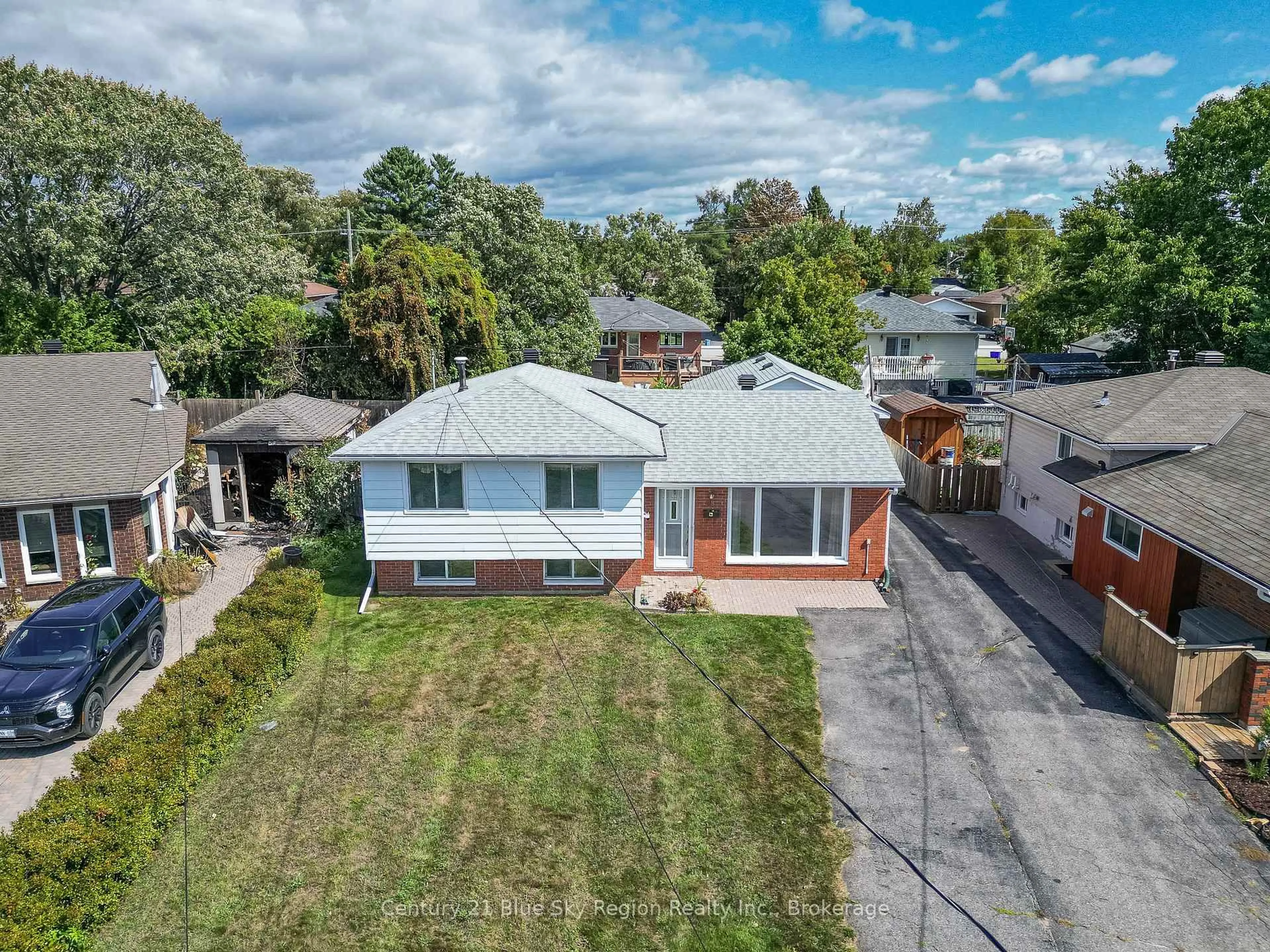 A pic from outside/outdoor area/front of a property/back of a property/a pic from drone, street for 28 Farley Ave, North Bay Ontario P1A 2S5