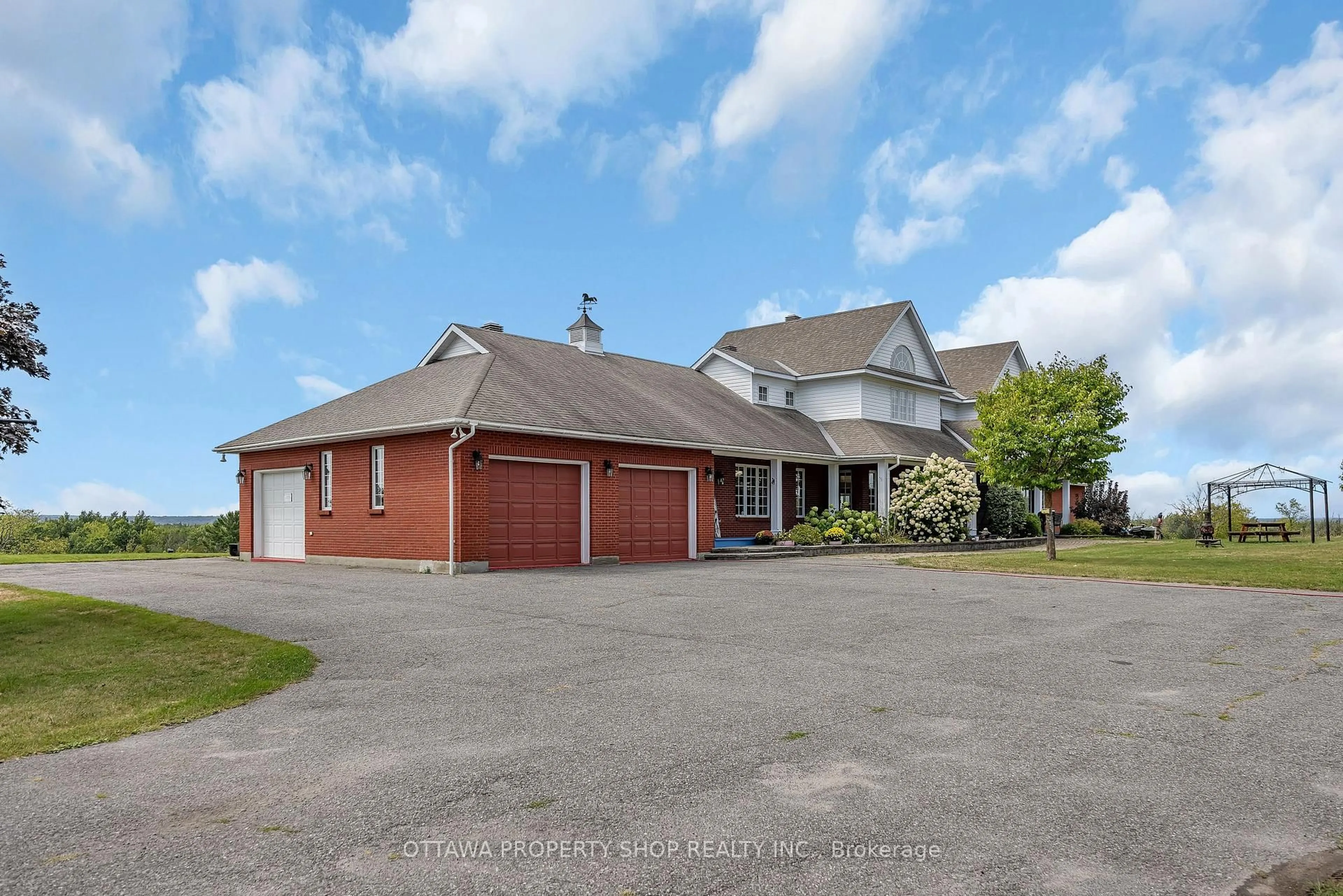 A pic from outside/outdoor area/front of a property/back of a property/a pic from drone, unknown for 3057-3059 Greenland Rd, Ottawa Ontario K0A 1T0