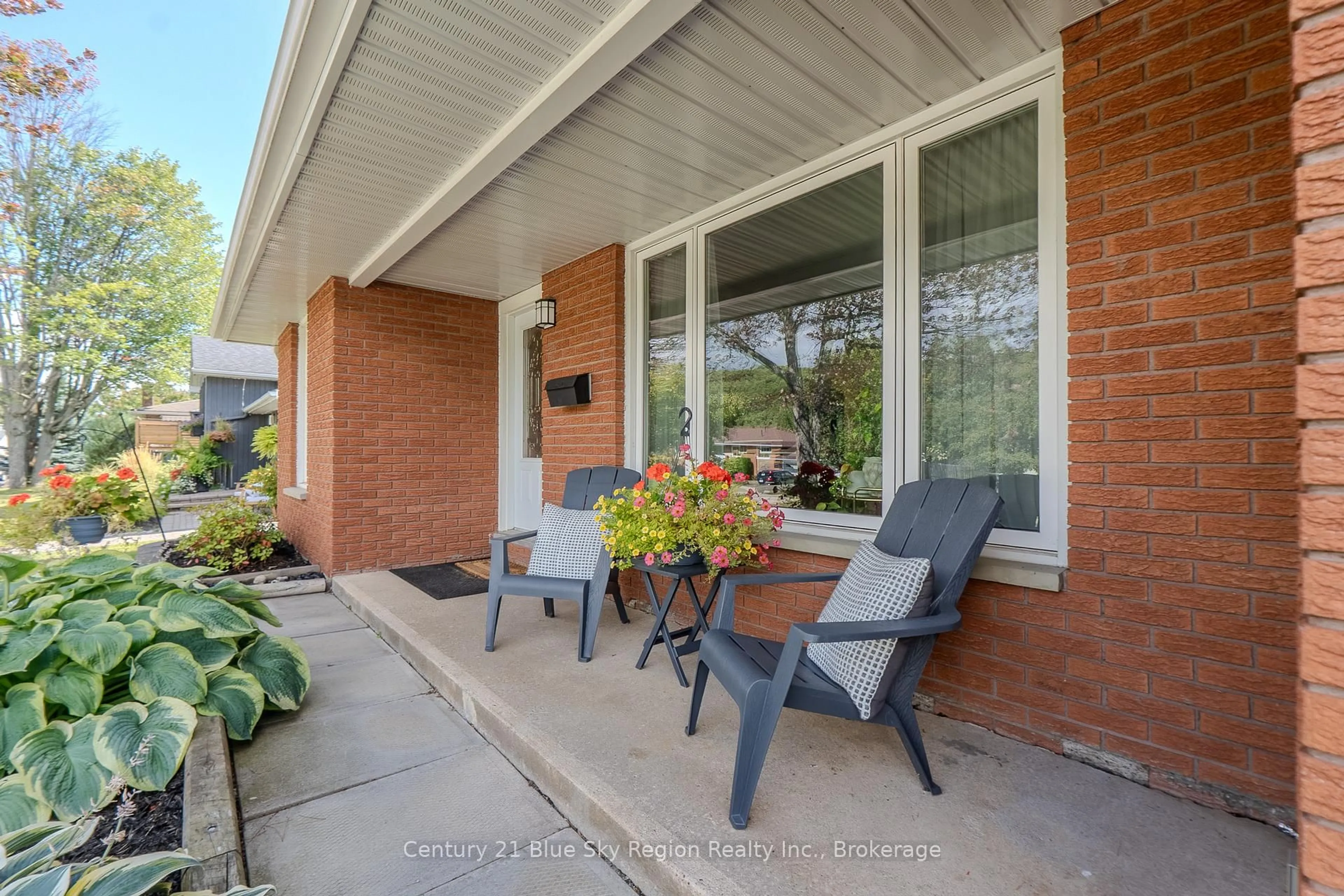 Patio, street for 109 Macbeth Cres, North Bay Ontario P1B 7X7
