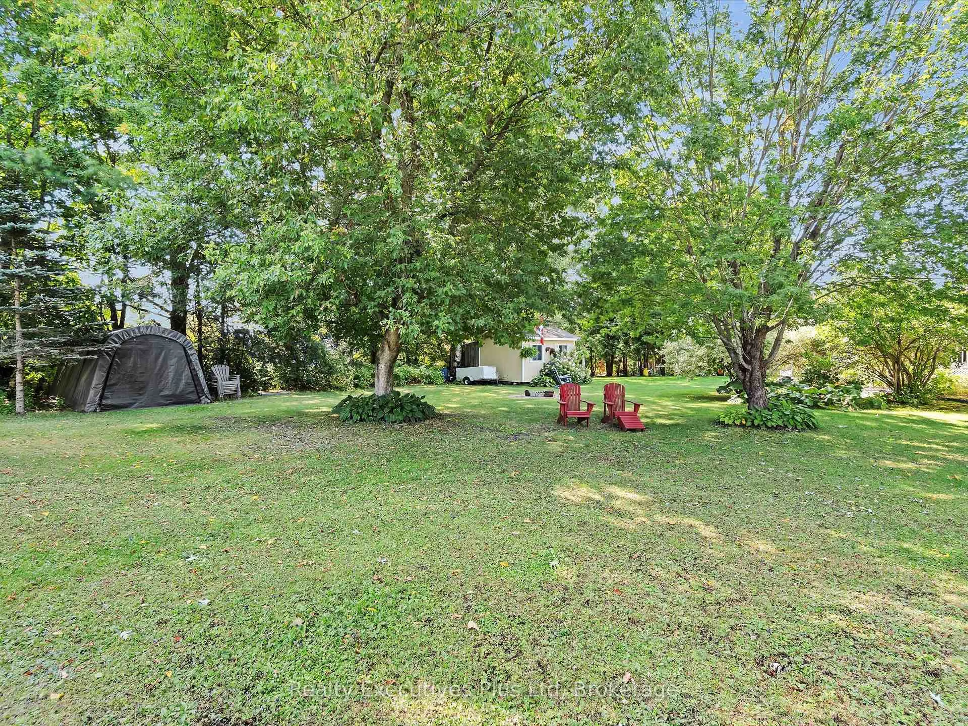 A pic from outside/outdoor area/front of a property/back of a property/a pic from drone, forest/trees view for 31 Park St, Sundridge Ontario P0A 1Z0