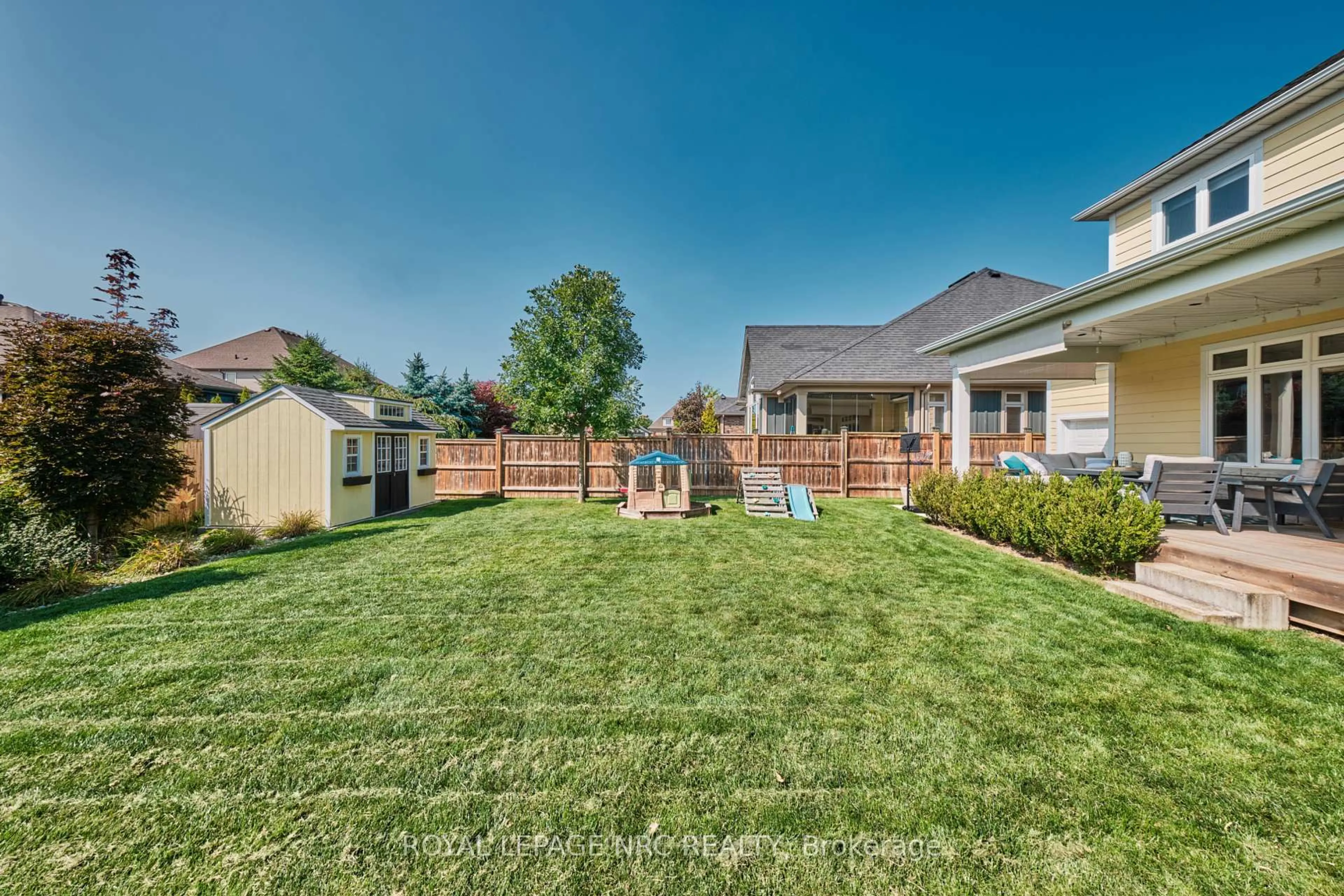 Patio, mountain view for 471 Gaiser Rd, Welland Ontario L3C 0B9