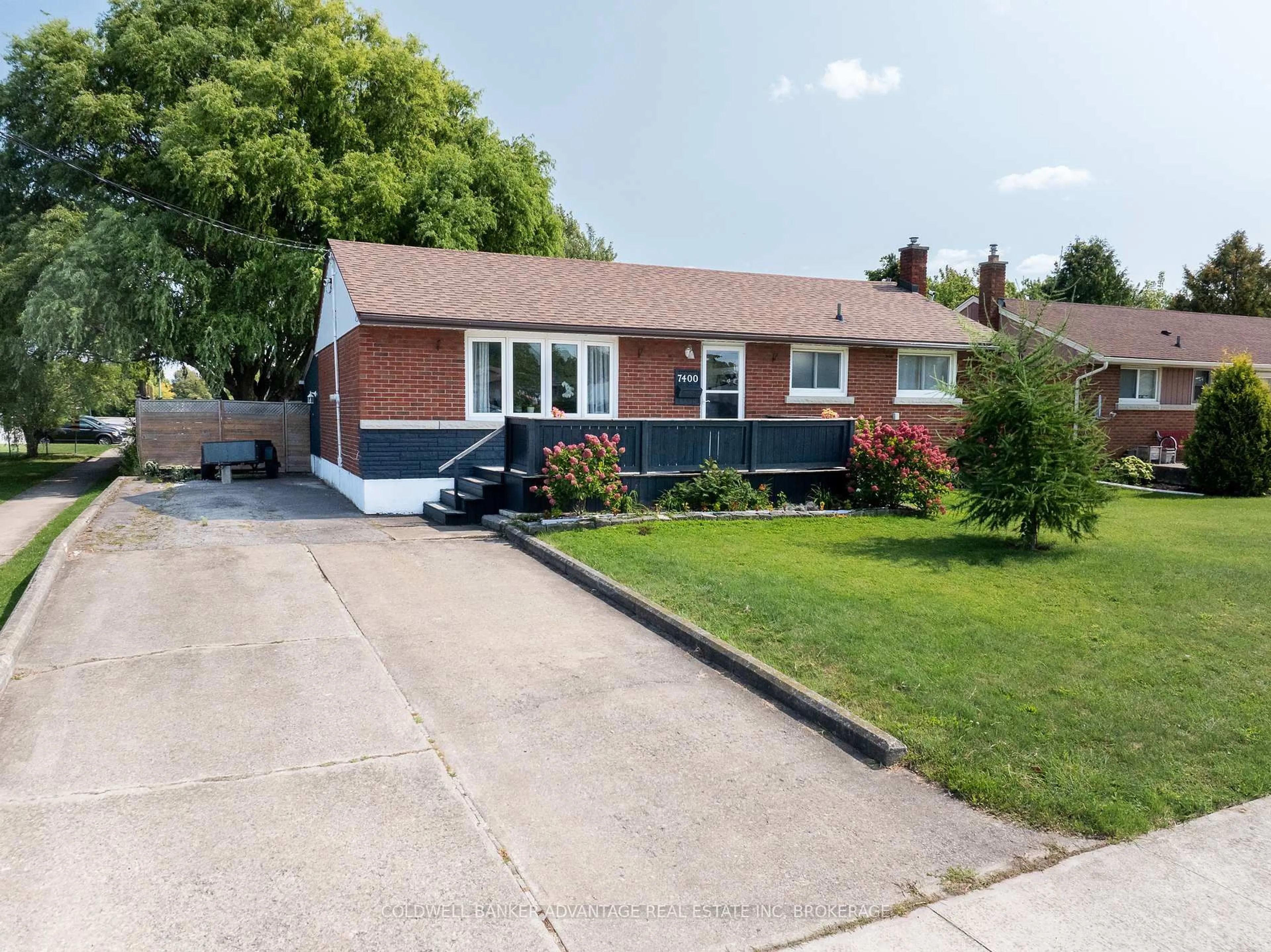 Home with brick exterior material, street for 7400 Merritt Ave, Niagara Falls Ontario L2G 5C5