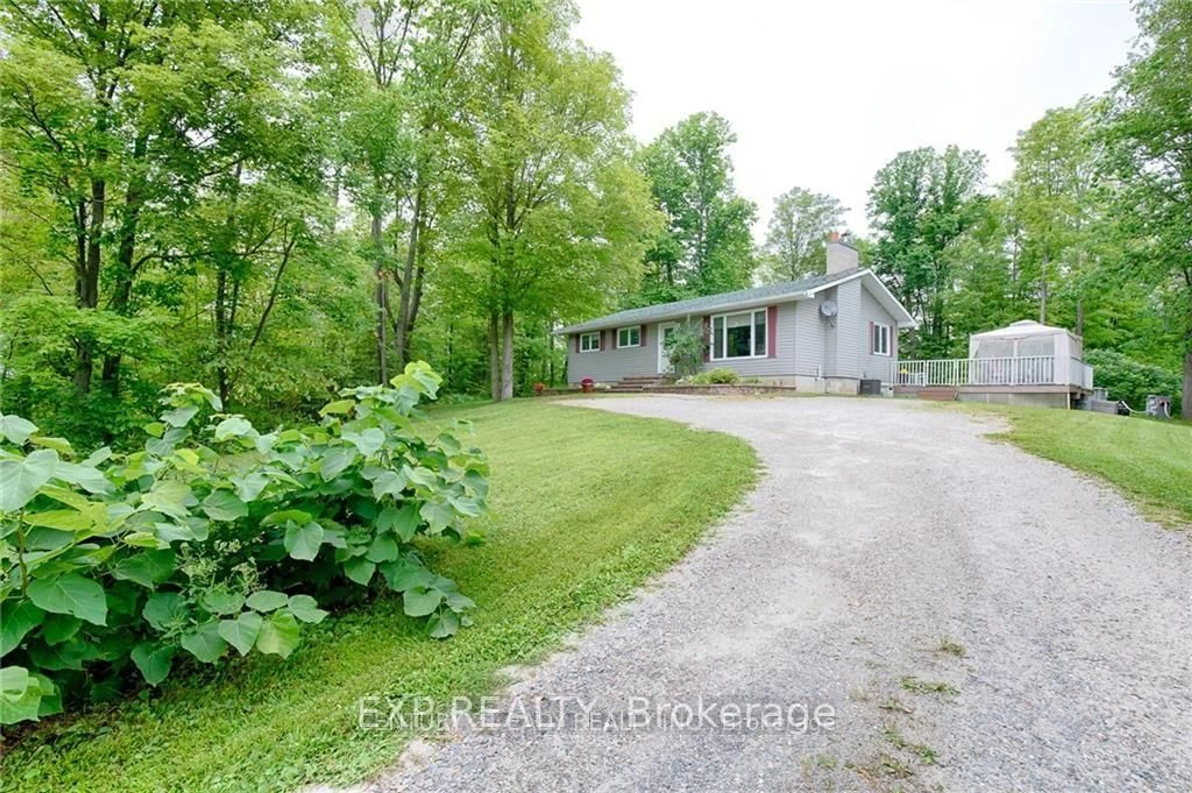 A pic from outside/outdoor area/front of a property/back of a property/a pic from drone, unknown for 1118 Francis St, Greater Madawaska Ontario K7V 1H0