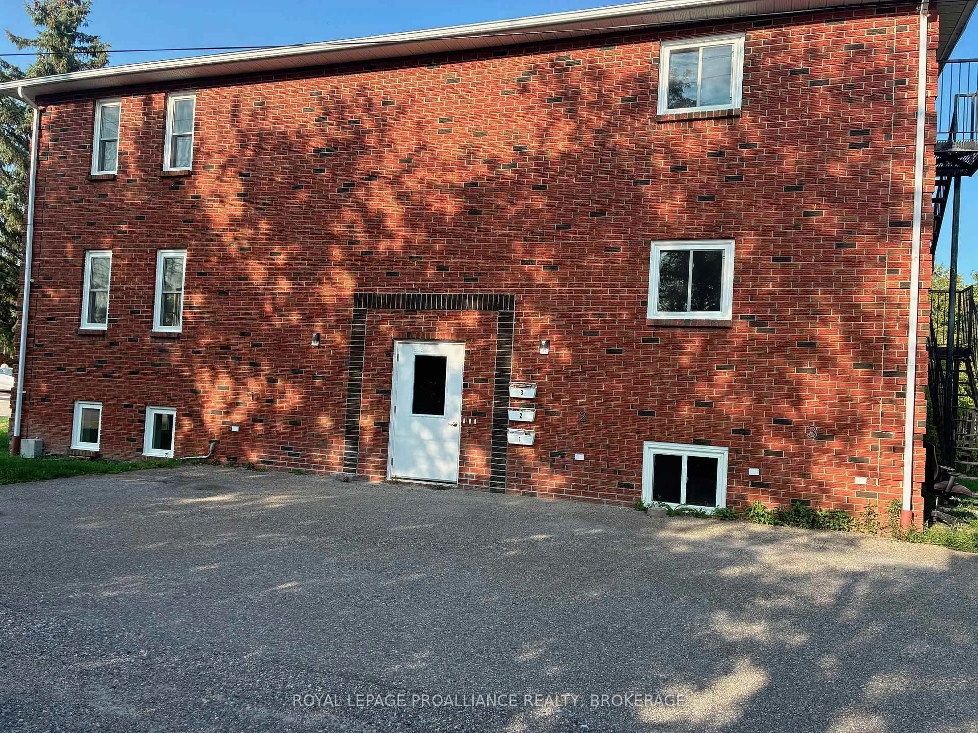 A pic from outside/outdoor area/front of a property/back of a property/a pic from drone, building for 565 Emma St, Gananoque Ontario K7G 2Y6