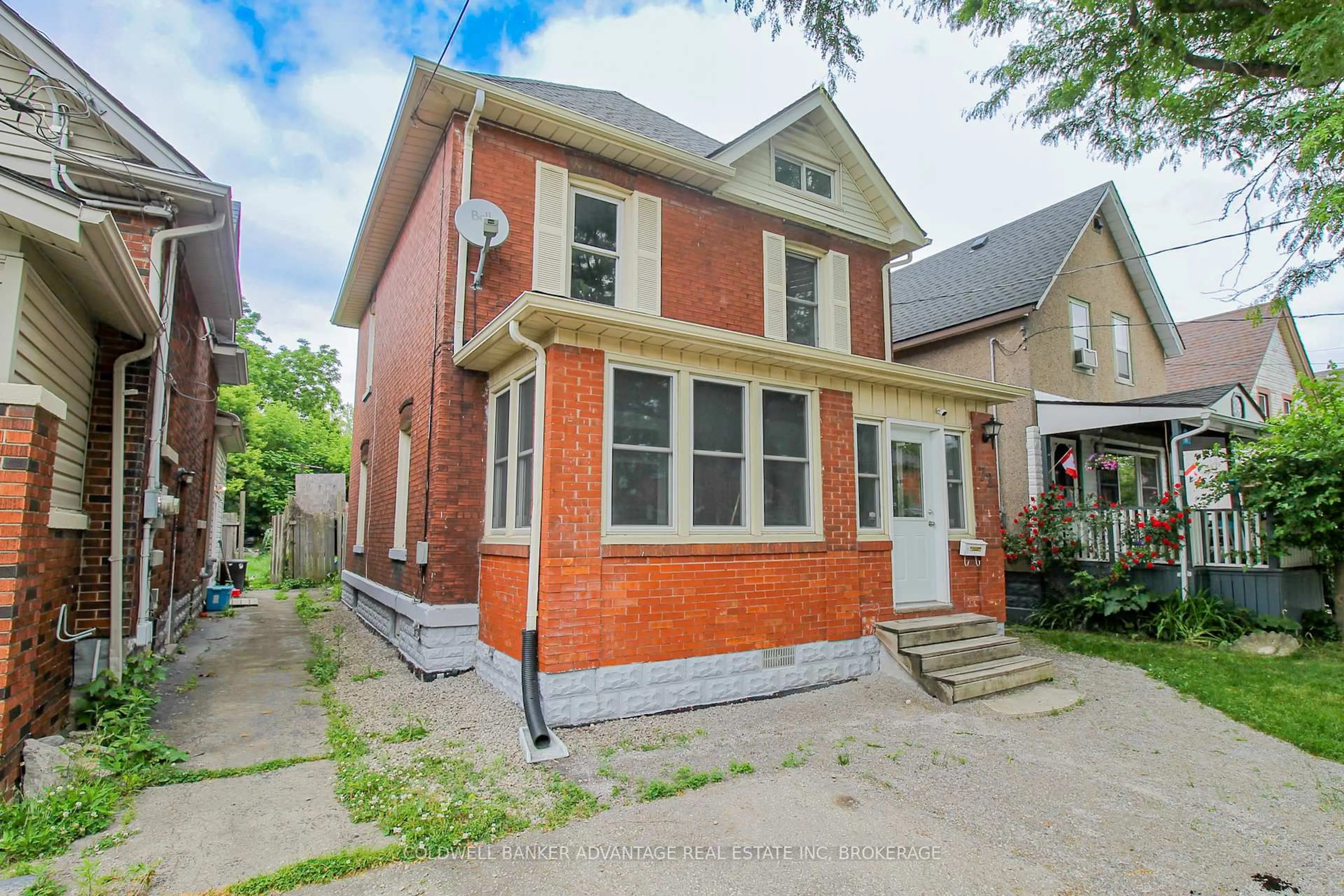 Home with brick exterior material, street for 72 Regent St, Welland Ontario L3B 4H6
