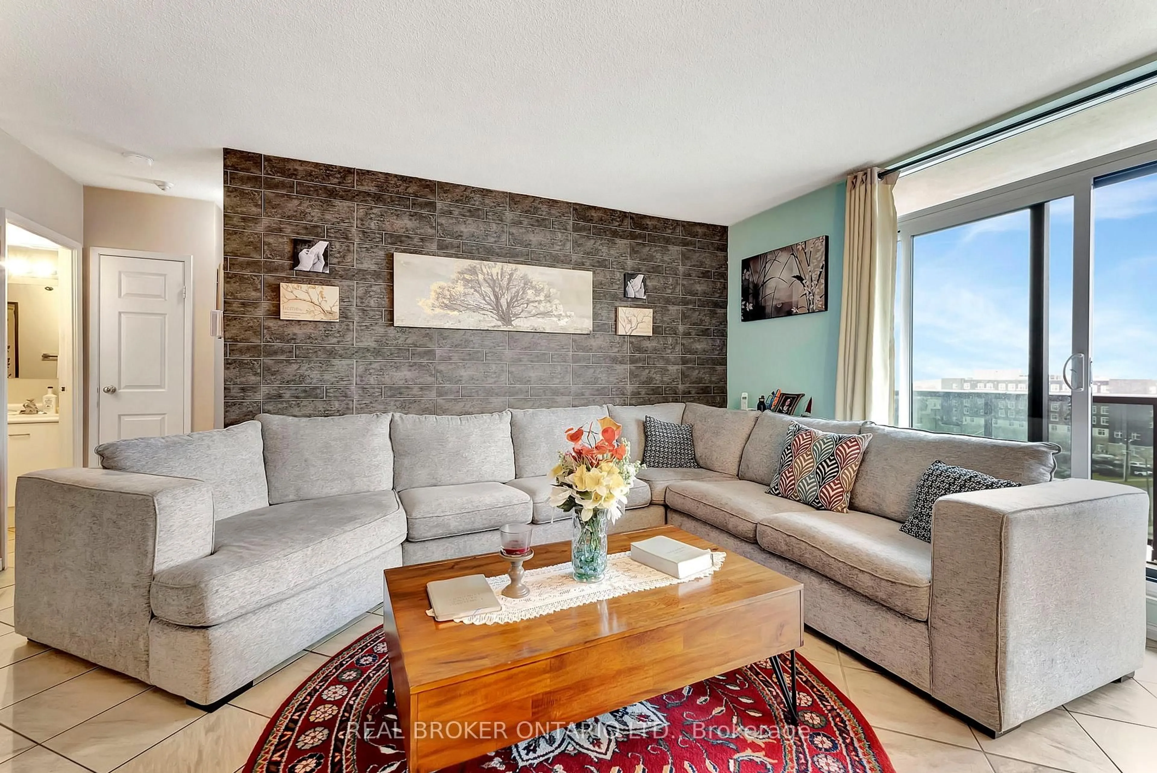 Living room with furniture, unknown for 9 Bonheur Crt #902, Brantford Ontario N3P 1Z5