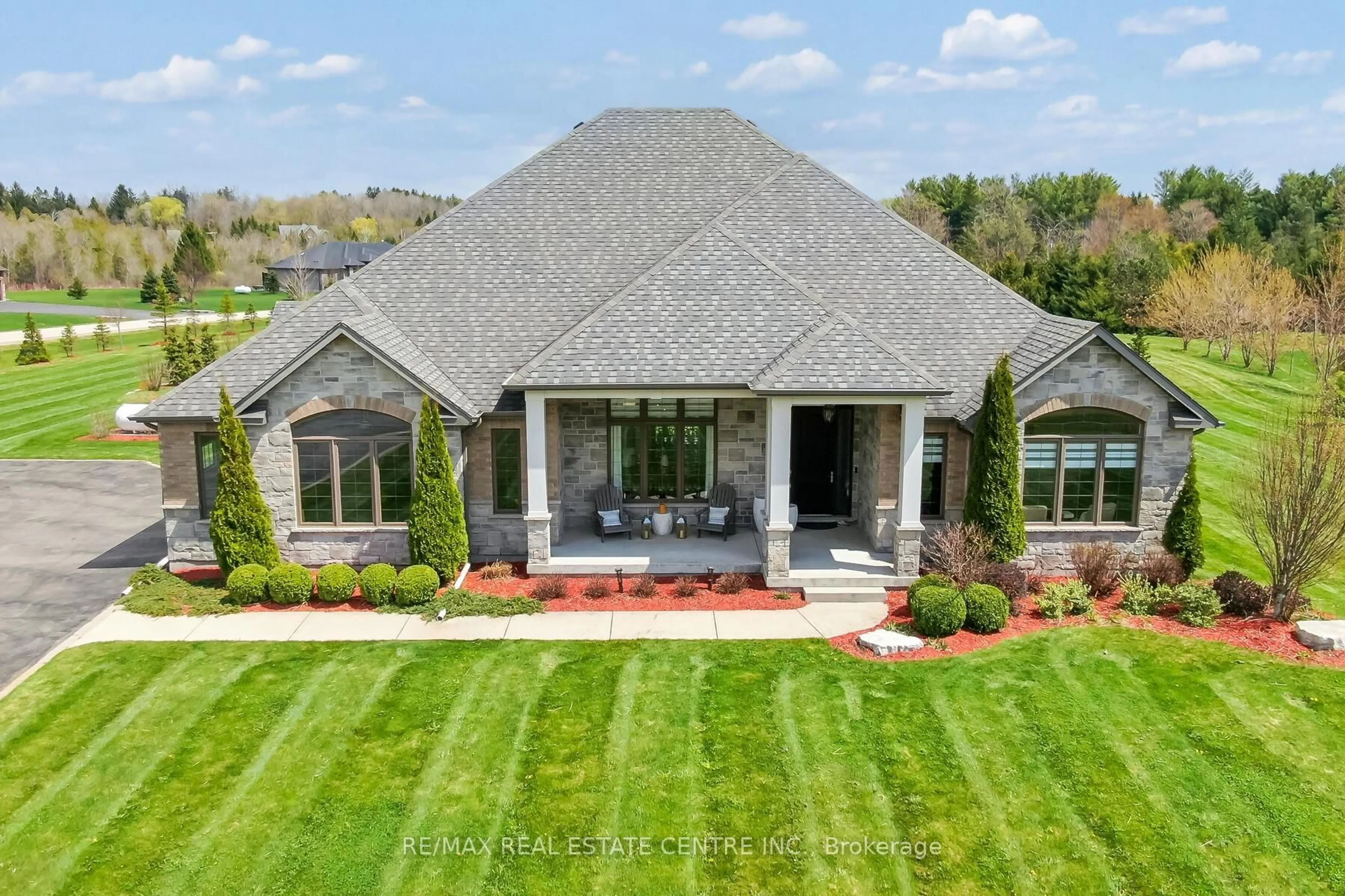A pic from outside/outdoor area/front of a property/back of a property/a pic from drone, unknown for 109 Crewson Crt, Erin Ontario N0B 2K0