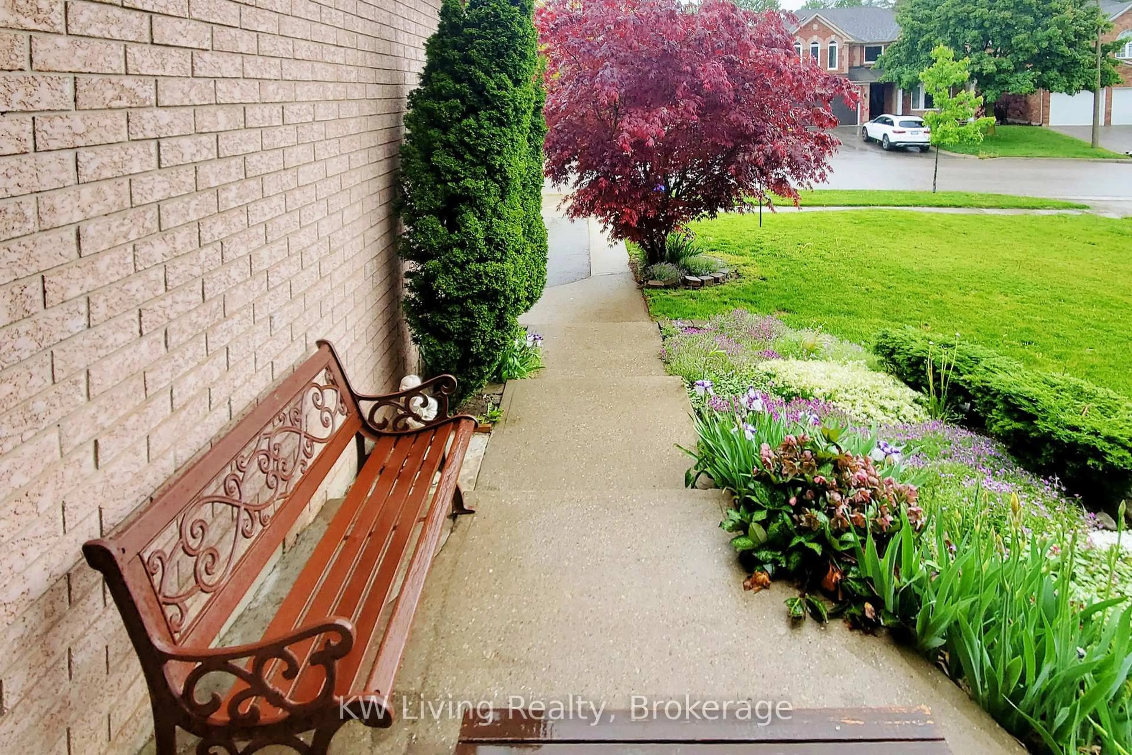 Patio, street for 76 Spooner Cres, Cambridge Ontario N1T 1Y1