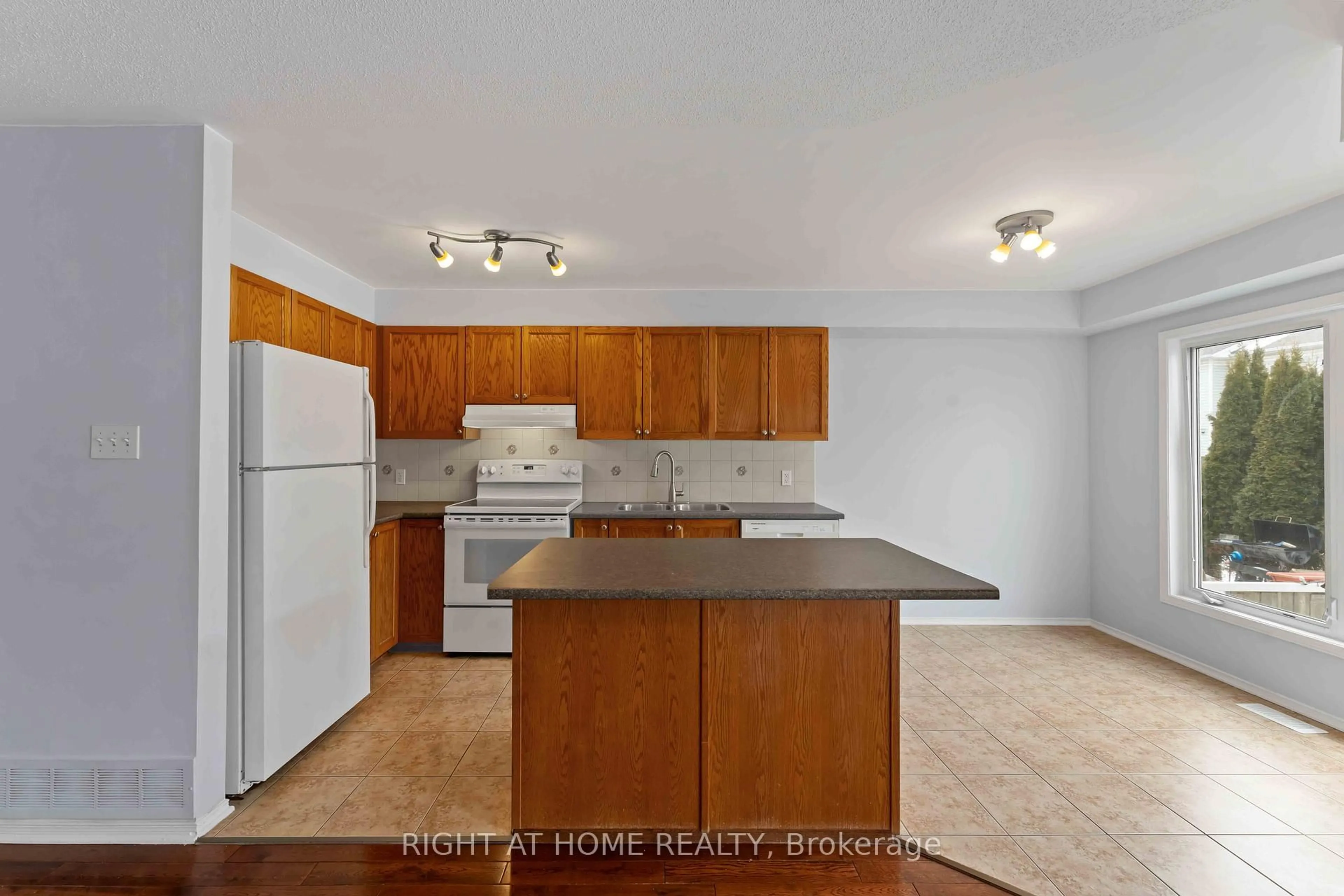 Standard kitchen, unknown for 421 Hillsboro Private, Ottawa Ontario K2M 3A7