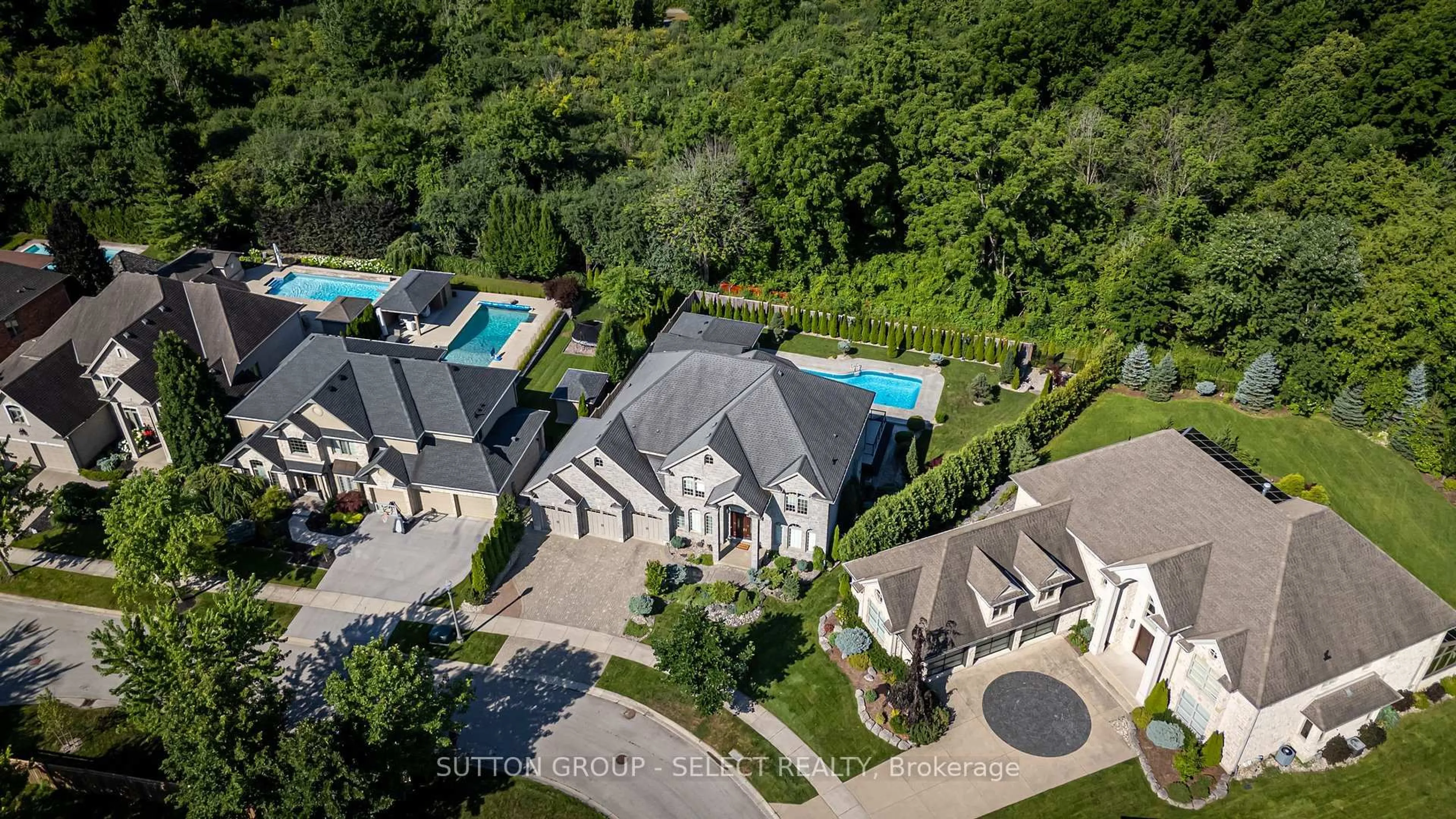 A pic from outside/outdoor area/front of a property/back of a property/a pic from drone, street for 2142 Valleyrun Blvd, London North Ontario N6G 5M7