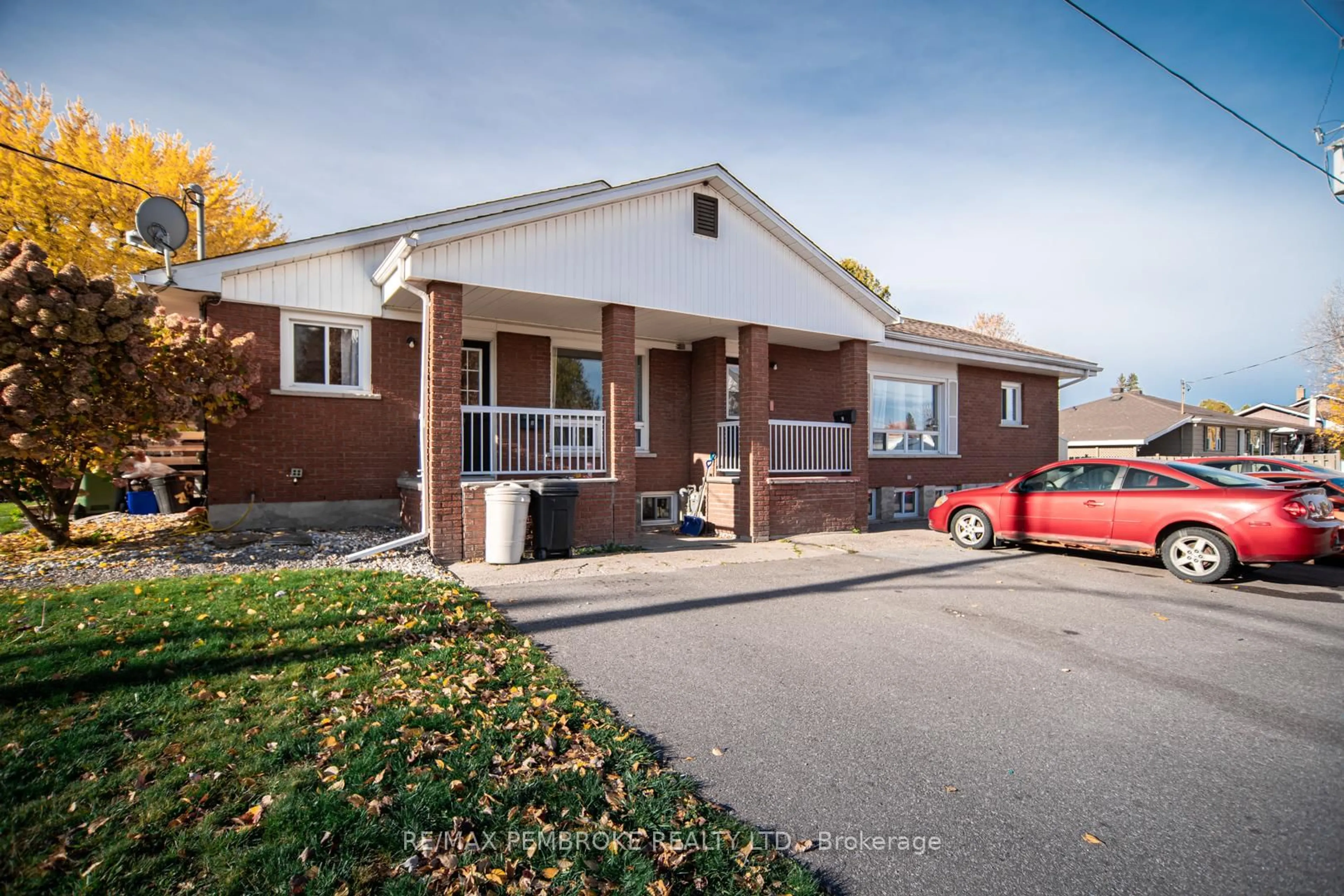 Home with brick exterior material, street for 632 First Ave, Pembroke Ontario K8A 5E5