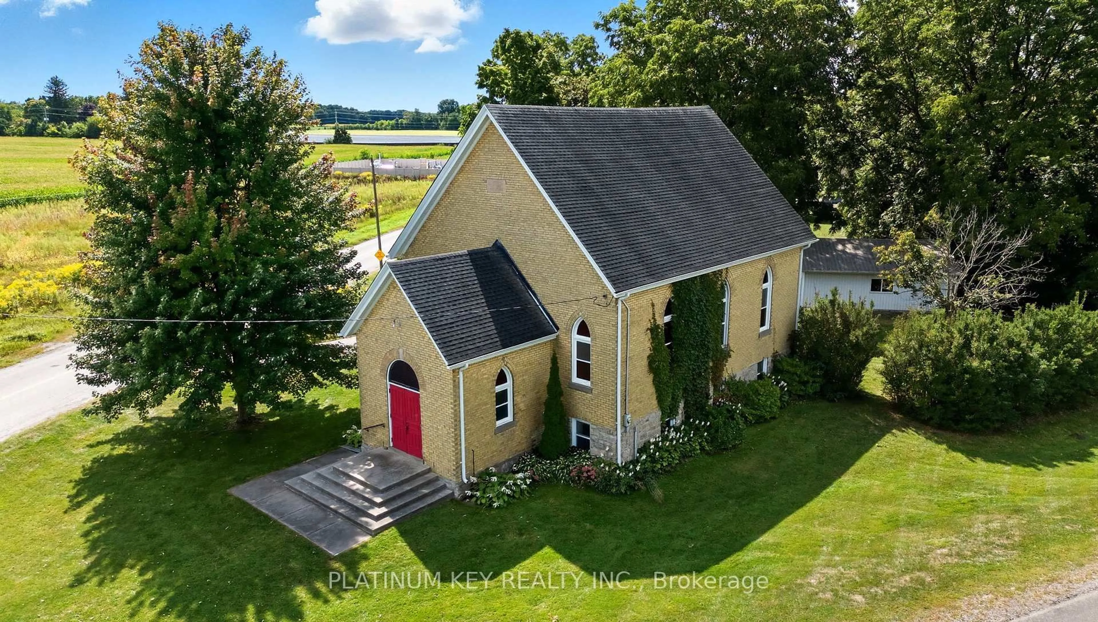 A pic from outside/outdoor area/front of a property/back of a property/a pic from drone, unknown for 8546 Falconbridge Dr, Strathroy-Caradoc Ontario N0L 1W0