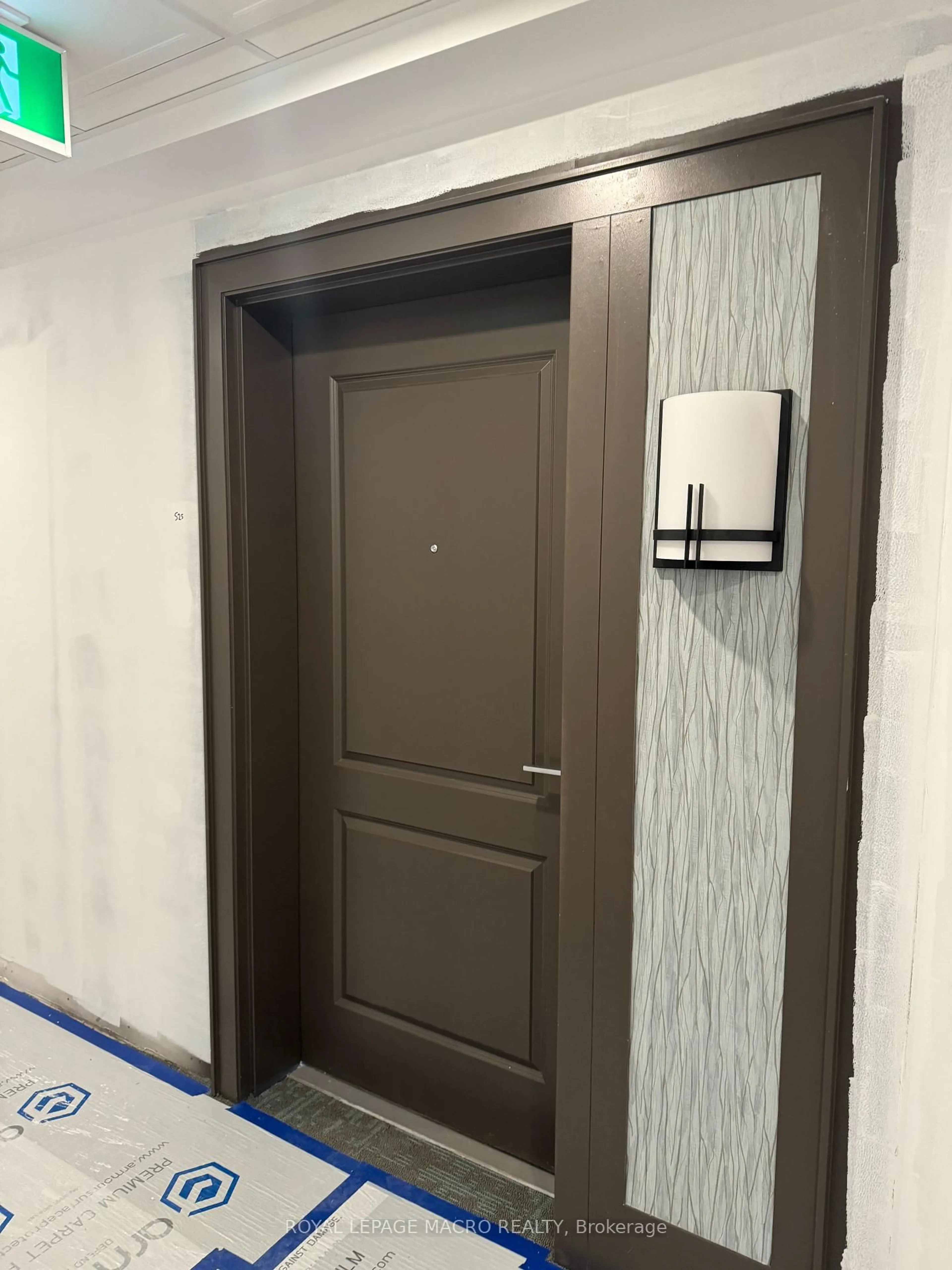 Indoor foyer for 10 Mallard Tr #525, Hamilton Ontario L0B 2A7