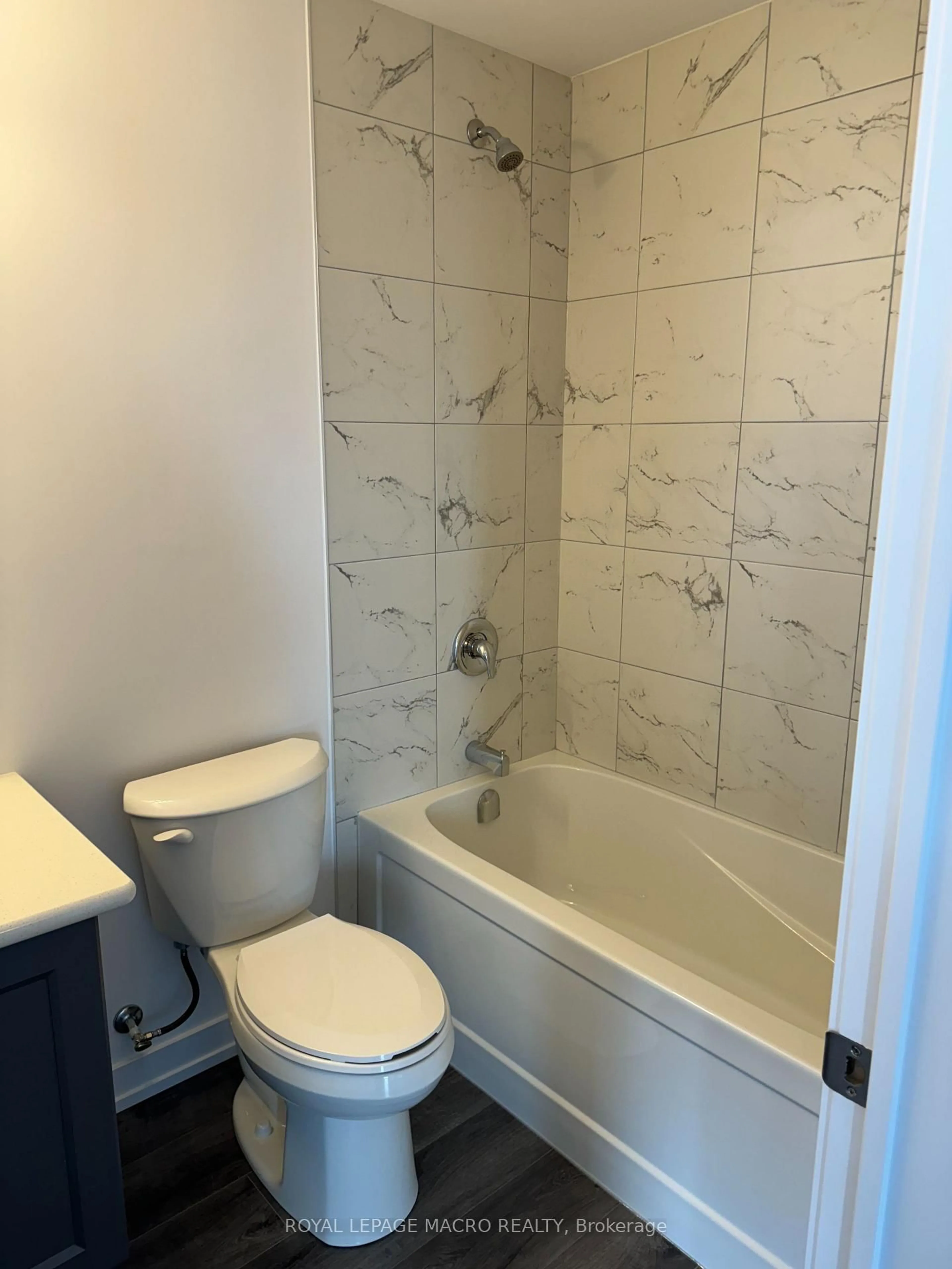 Standard bathroom, ceramic/tile floor for 10 Mallard Tr #525, Hamilton Ontario L0B 2A7