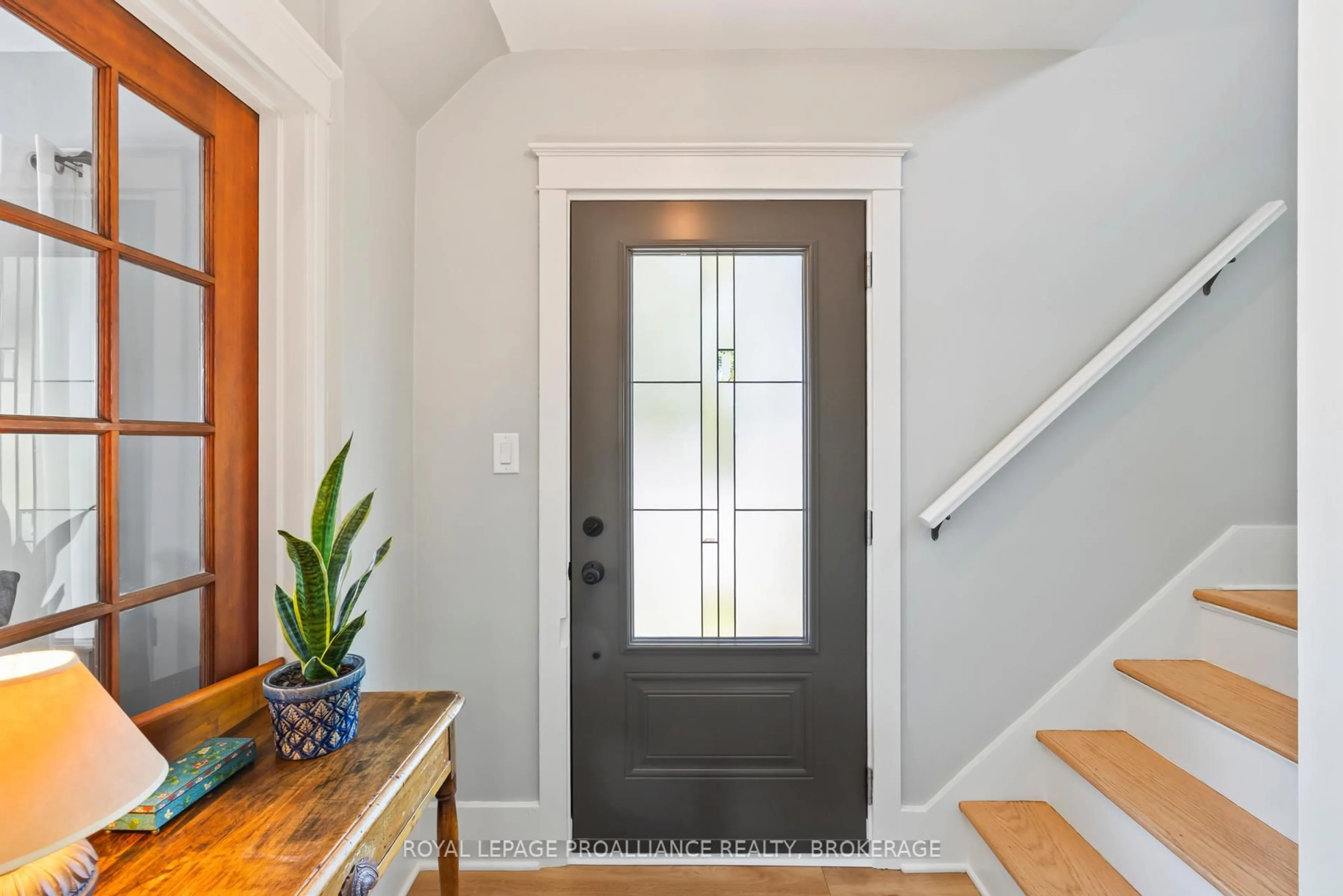Indoor entryway for 16 Drayton Ave, Kingston Ontario K7K 4X6