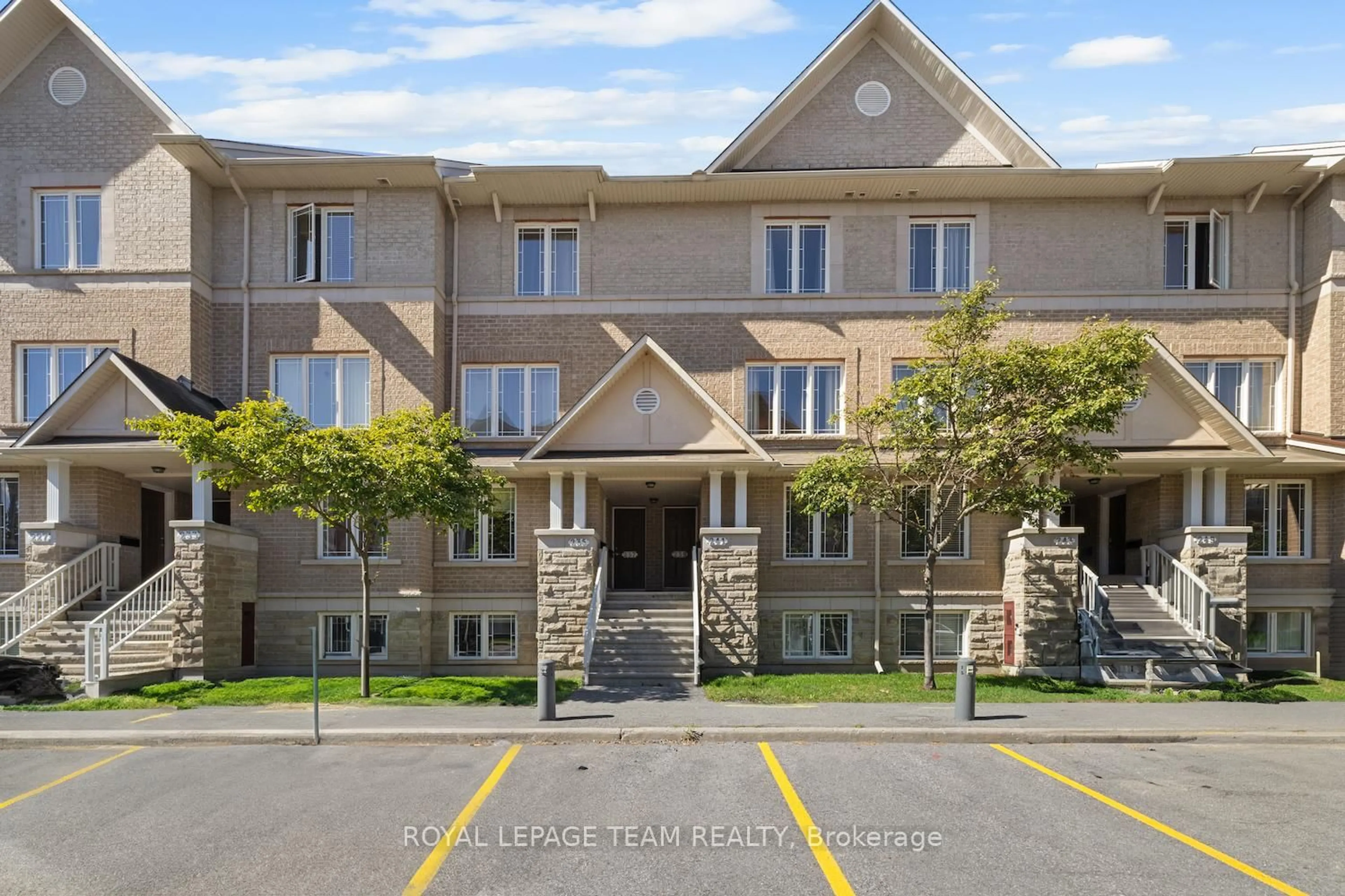Indoor foyer for 239 Paseo Private, Ottawa Ontario K2G 4N5