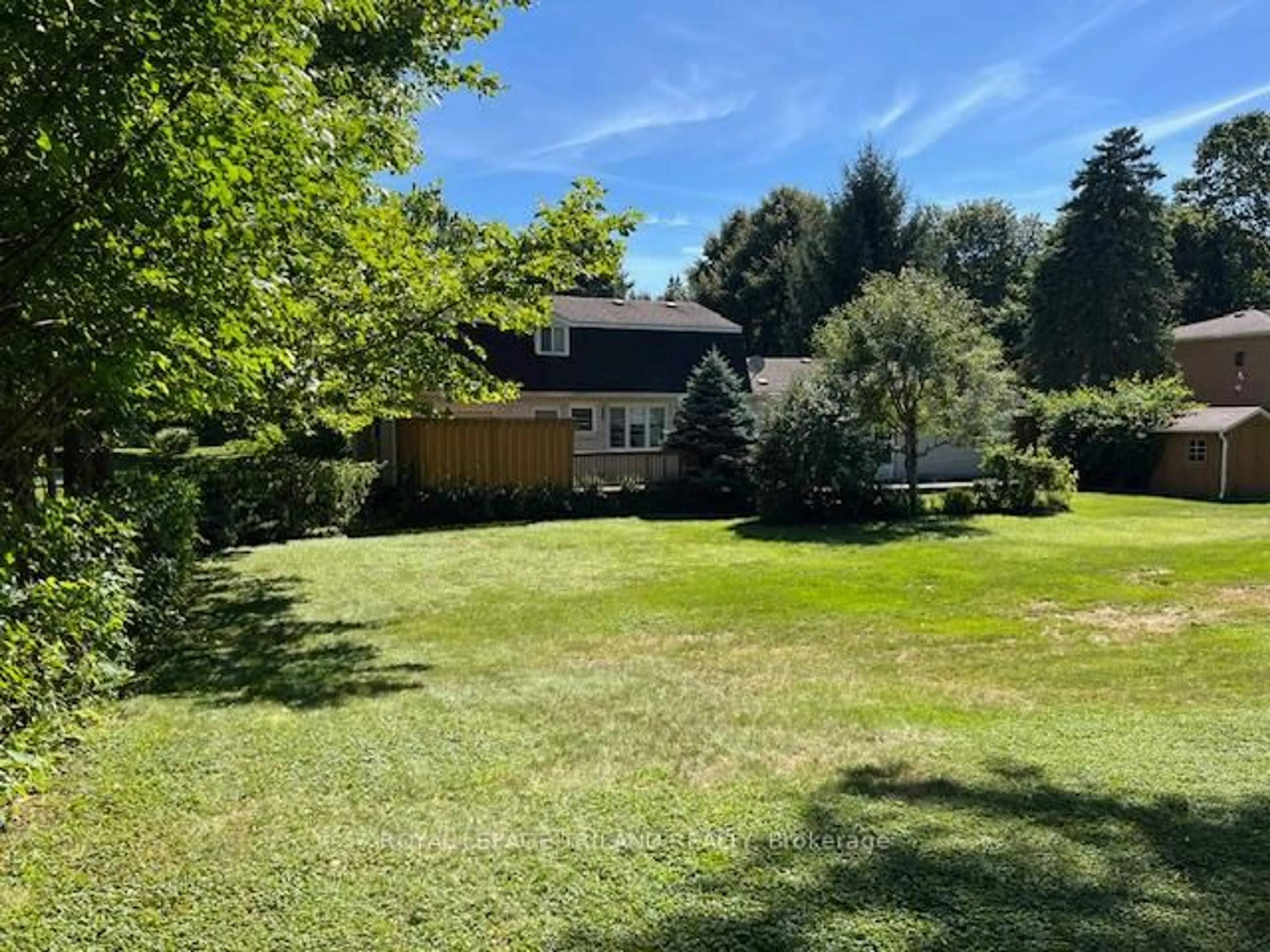 A pic from outside/outdoor area/front of a property/back of a property/a pic from drone, unknown for 769 Haighton Rd, London South Ontario N6K 1B4