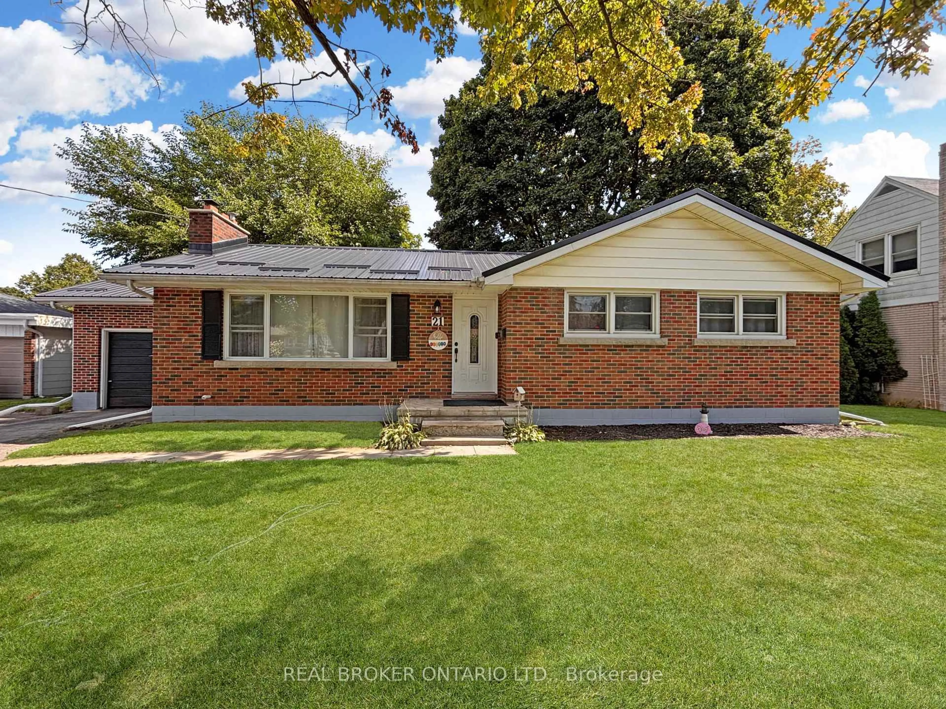 Home with brick exterior material, street for 21 Richard Ave, Haldimand Ontario N3Y 3J1