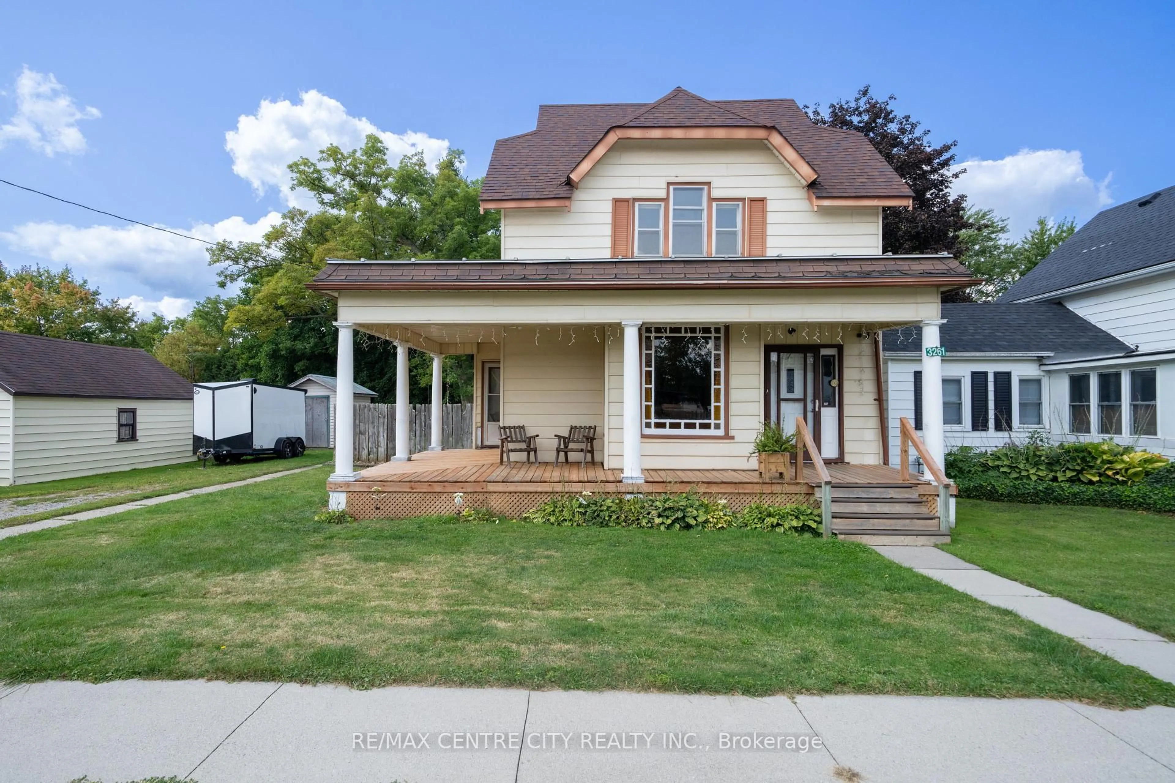Home with vinyl exterior material, street for 3261 Elgin St, Brooke-Alvinston Ontario N0N 1A0