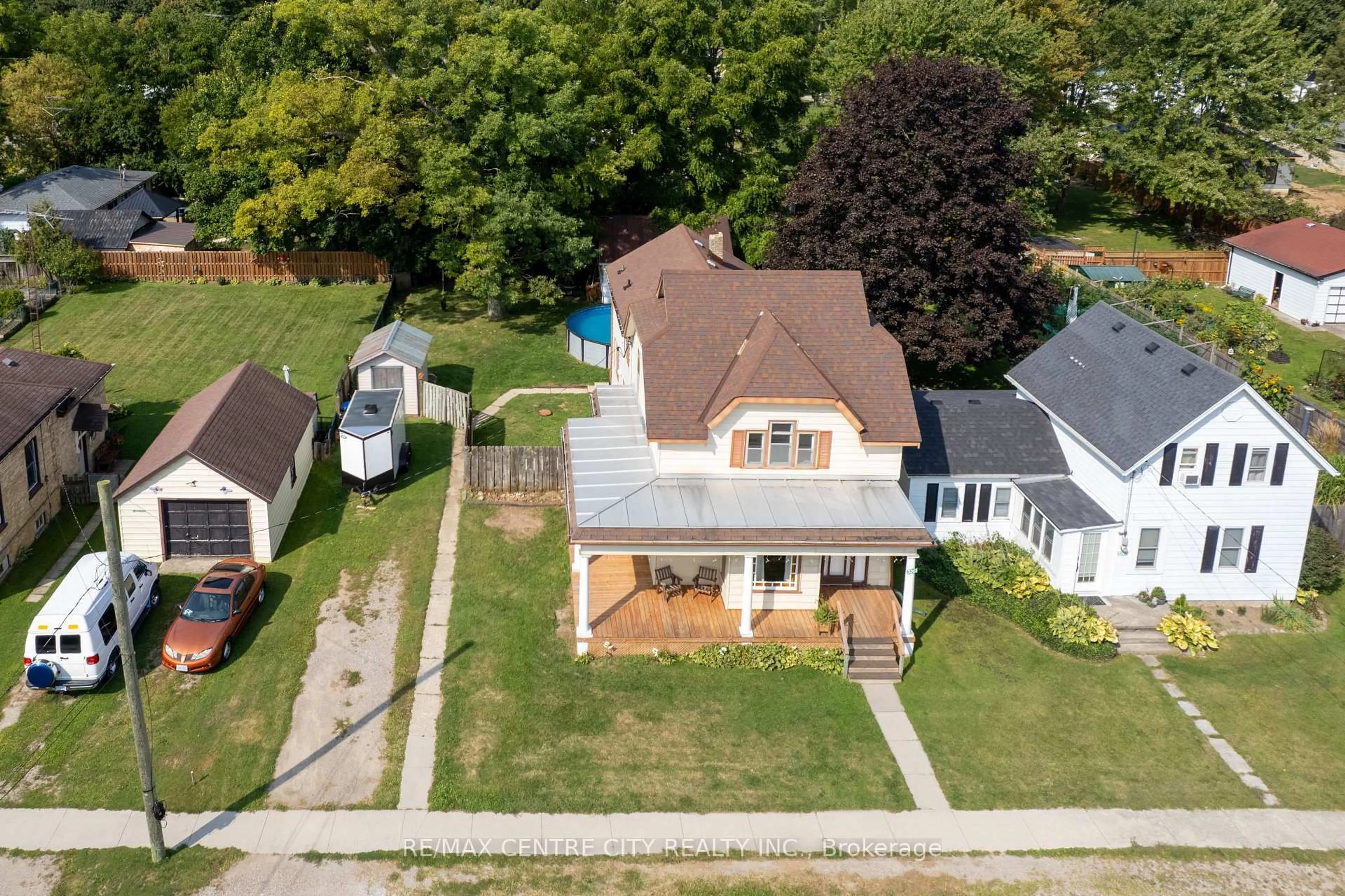 A pic from outside/outdoor area/front of a property/back of a property/a pic from drone, street for 3261 Elgin St, Brooke-Alvinston Ontario N0N 1A0
