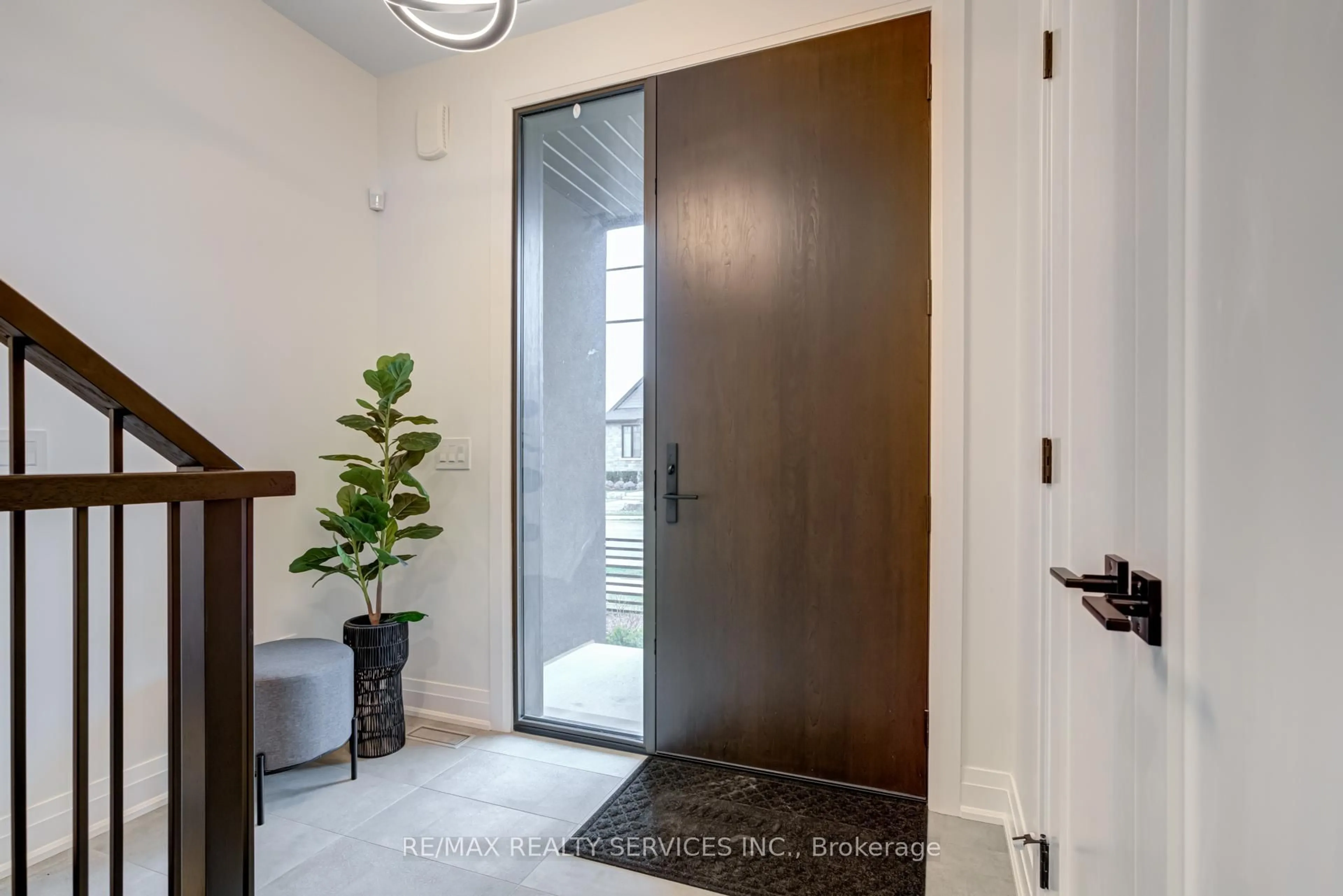 Indoor entryway for 151C Port Robinson Rd, Pelham Ontario L0S 1E6