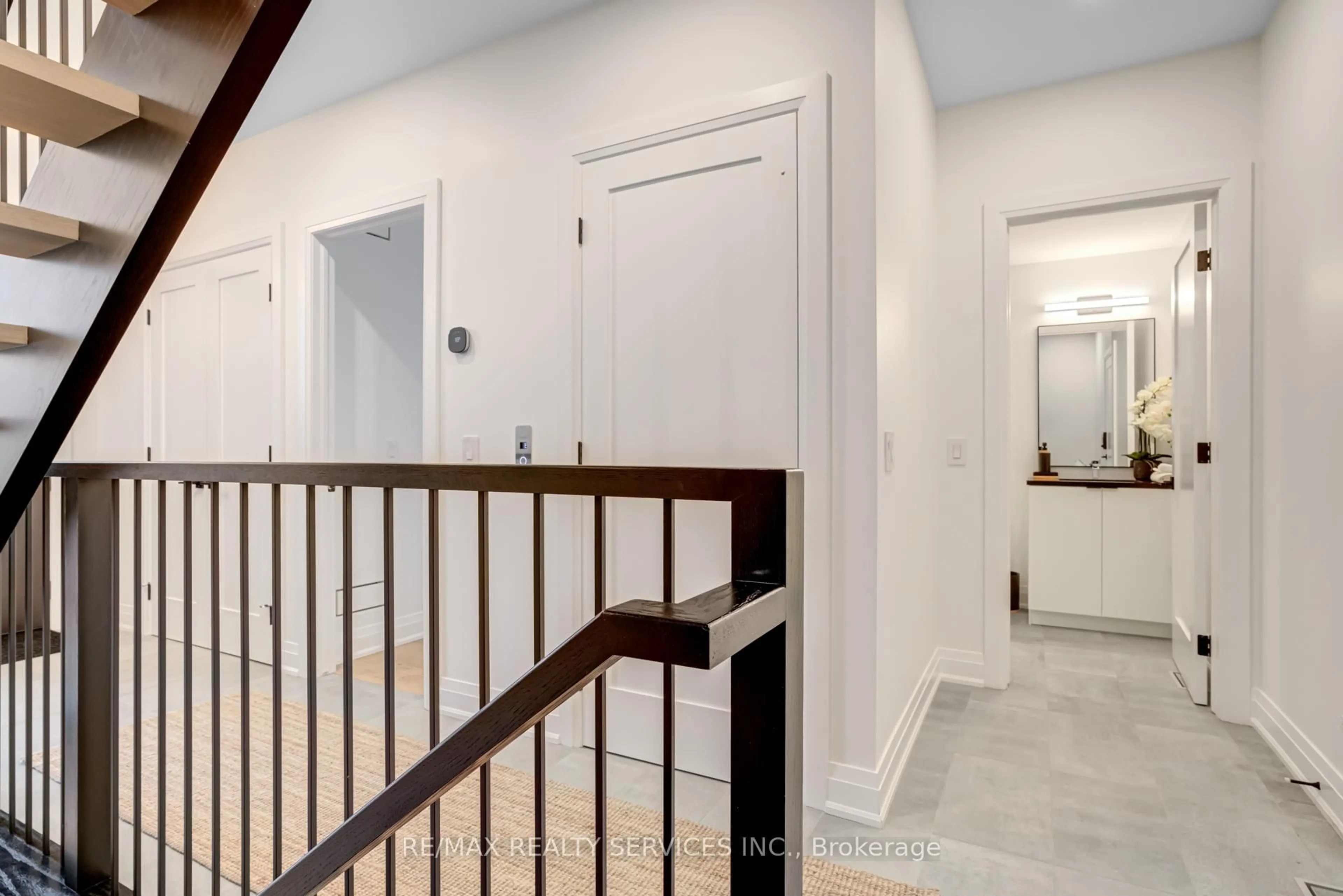 Indoor entryway for 151C Port Robinson Rd, Pelham Ontario L0S 1E6
