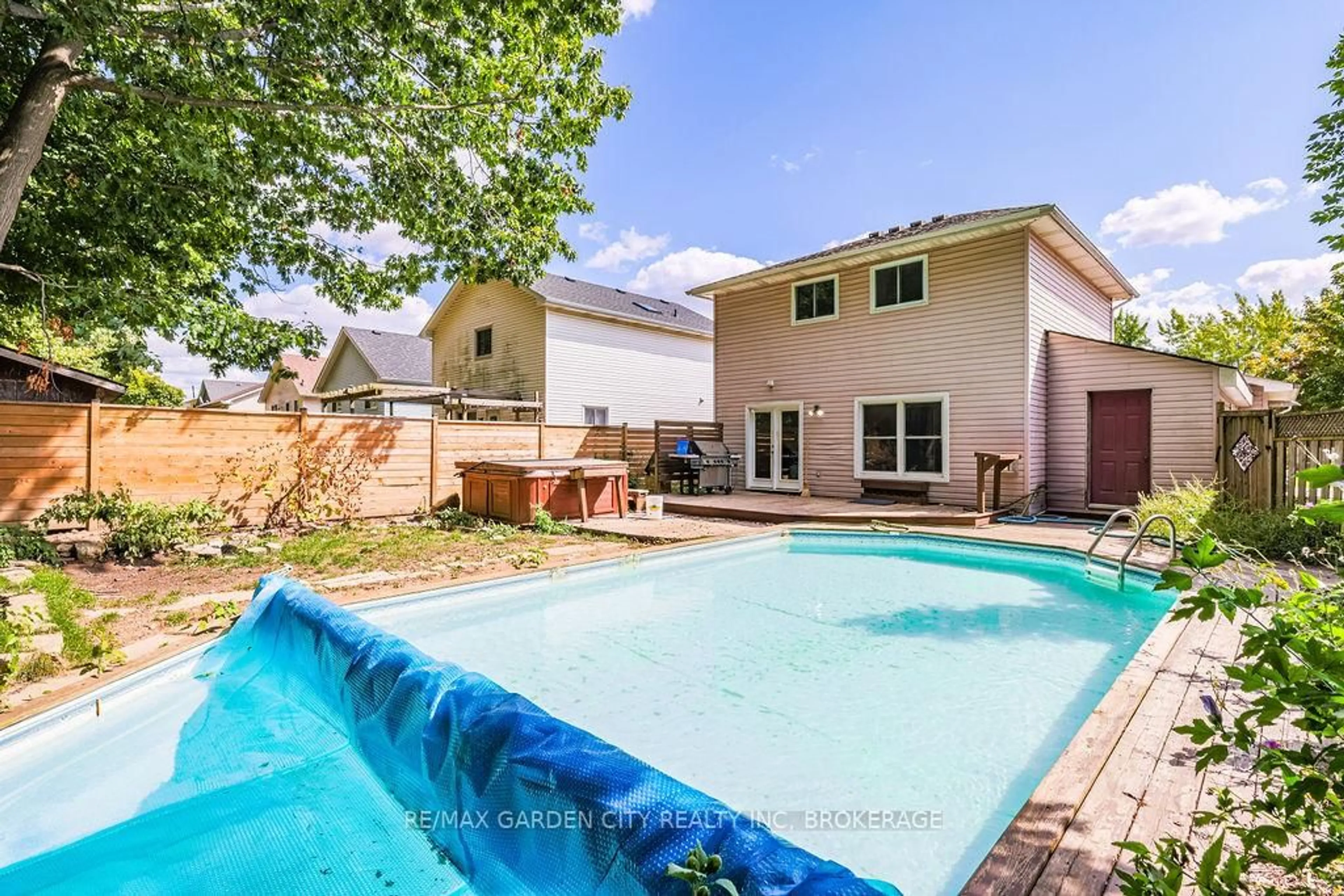 Pool for 48 Morgan Dr, Haldimand Ontario N3W 1H7