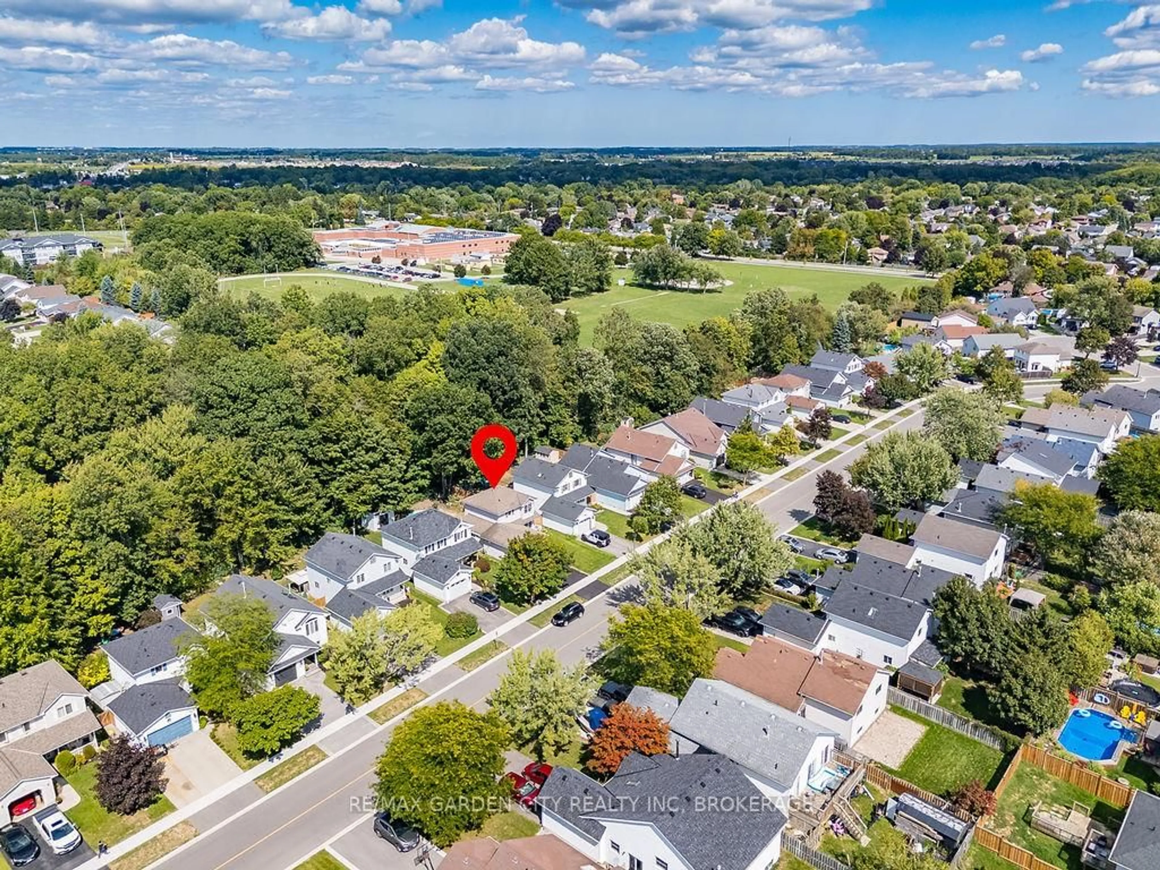 A pic from outside/outdoor area/front of a property/back of a property/a pic from drone, street for 48 Morgan Dr, Haldimand Ontario N3W 1H7