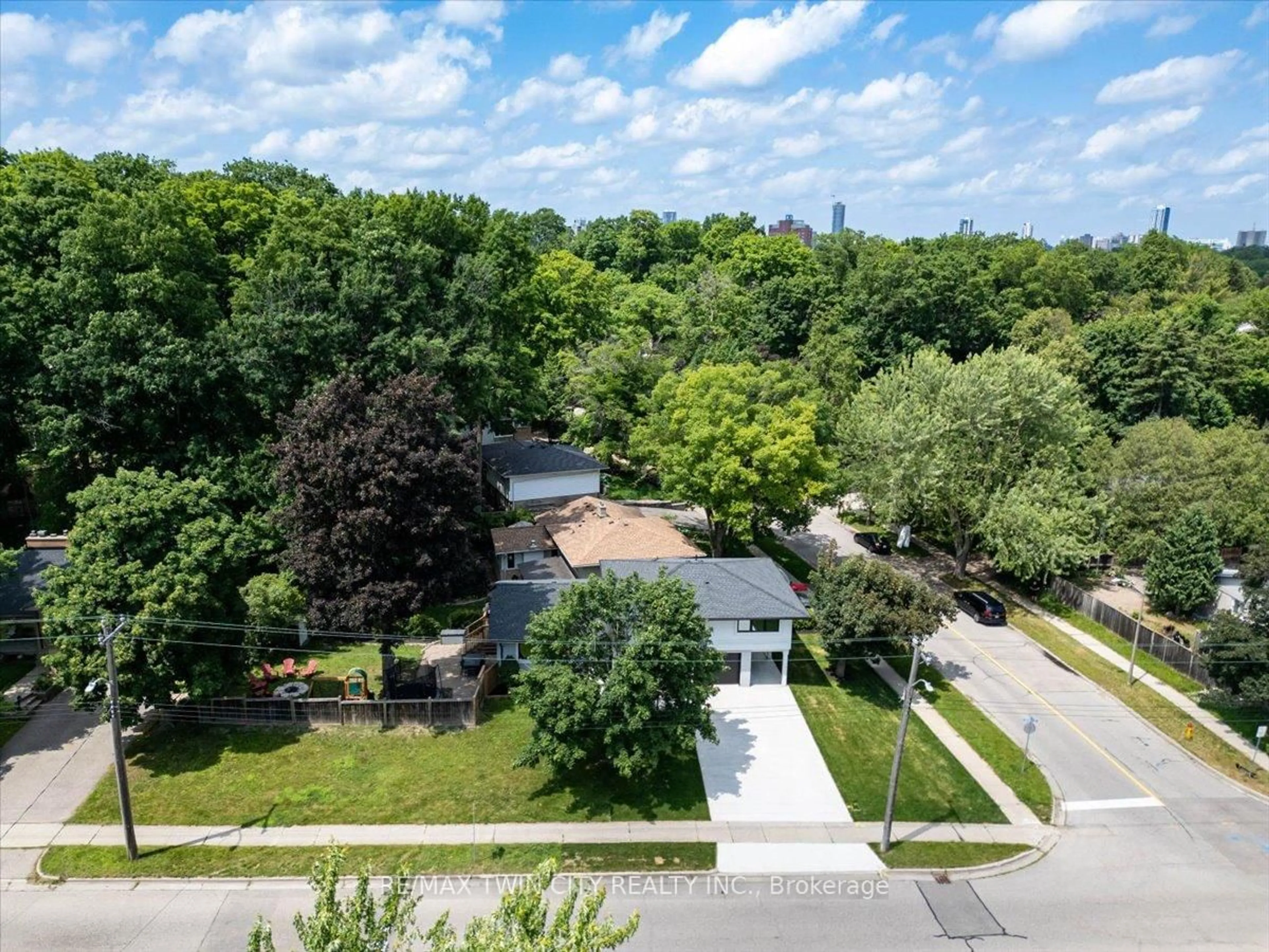 A pic from outside/outdoor area/front of a property/back of a property/a pic from drone, street for 162 Greenbrook Dr, Kitchener Ontario N2M 4J7