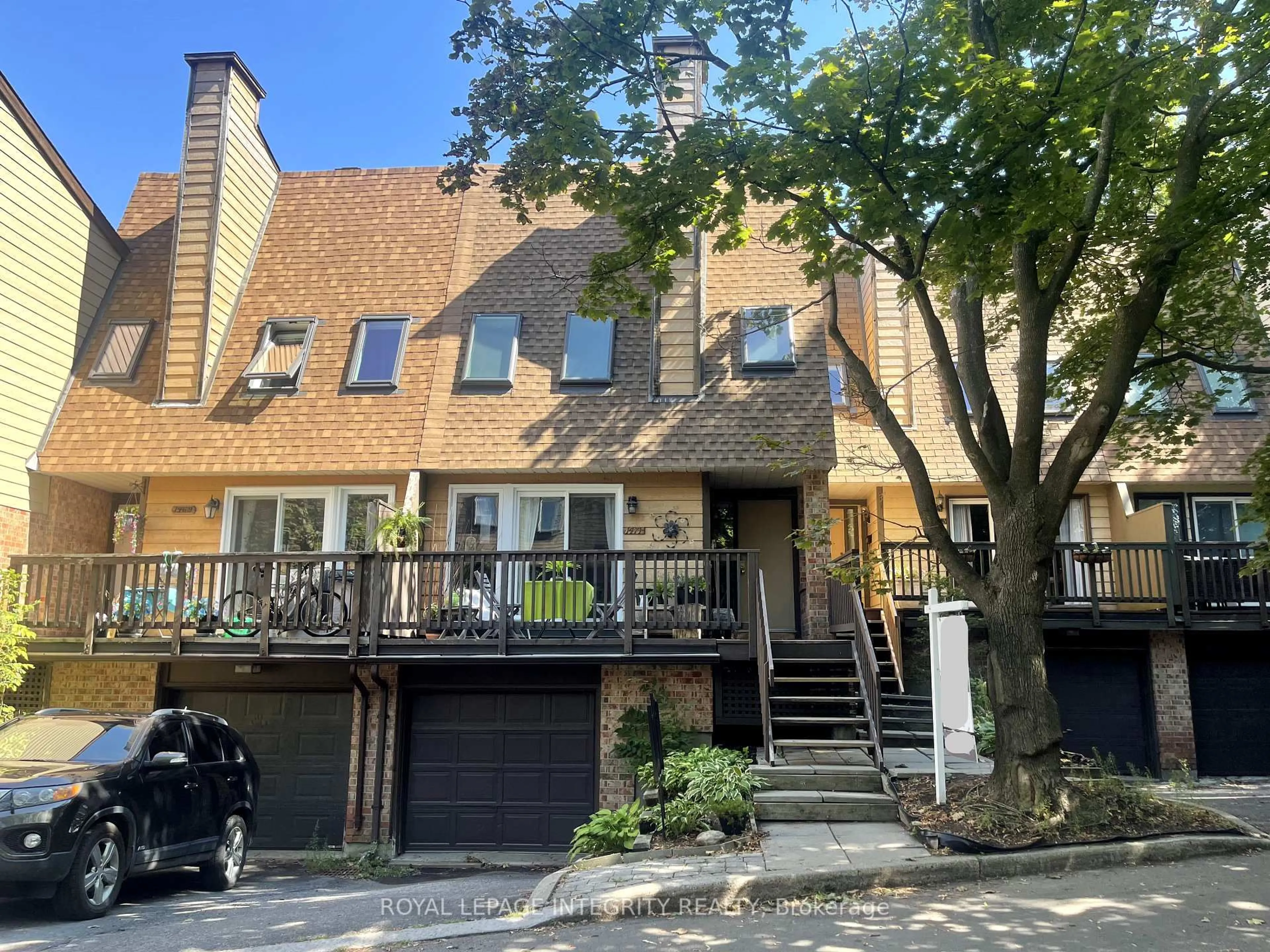 A pic from outside/outdoor area/front of a property/back of a property/a pic from drone, street for 1471 Bryson Lane, Ottawa Ontario K1T 2T7