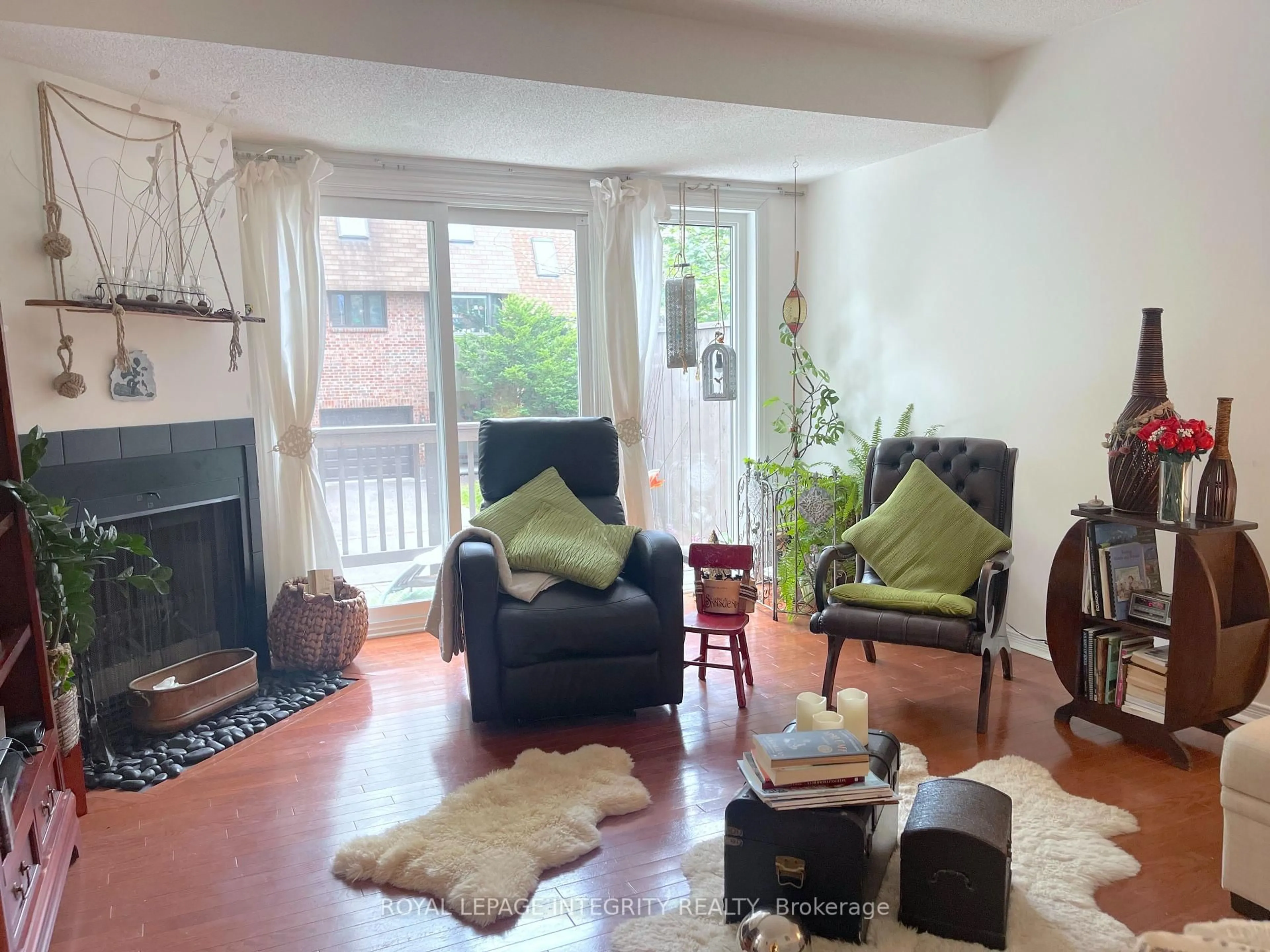 Living room with furniture, unknown for 1471 Bryson Lane, Ottawa Ontario K1T 2T7
