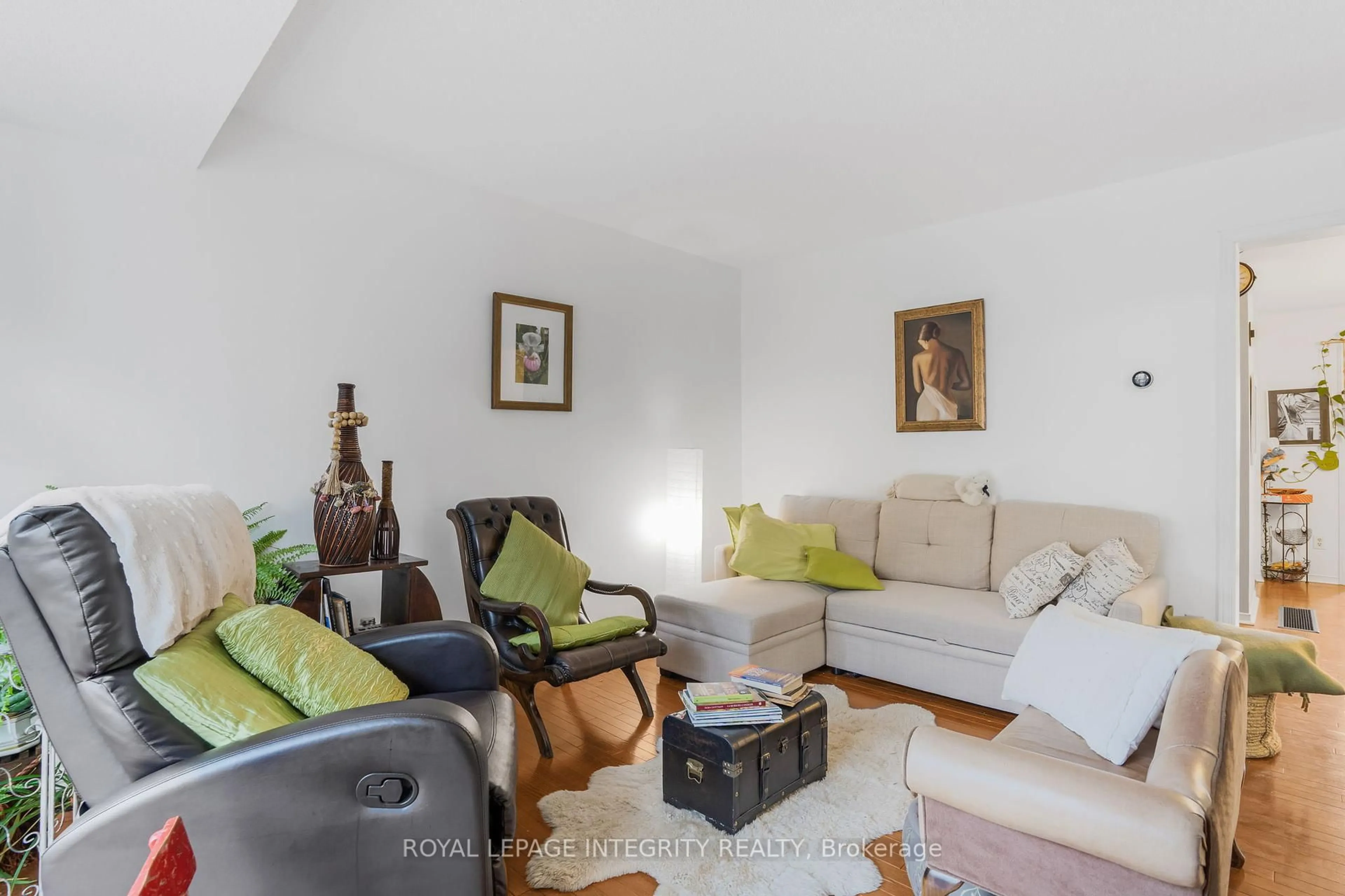 Living room with furniture, unknown for 1471 Bryson Lane, Ottawa Ontario K1T 2T7