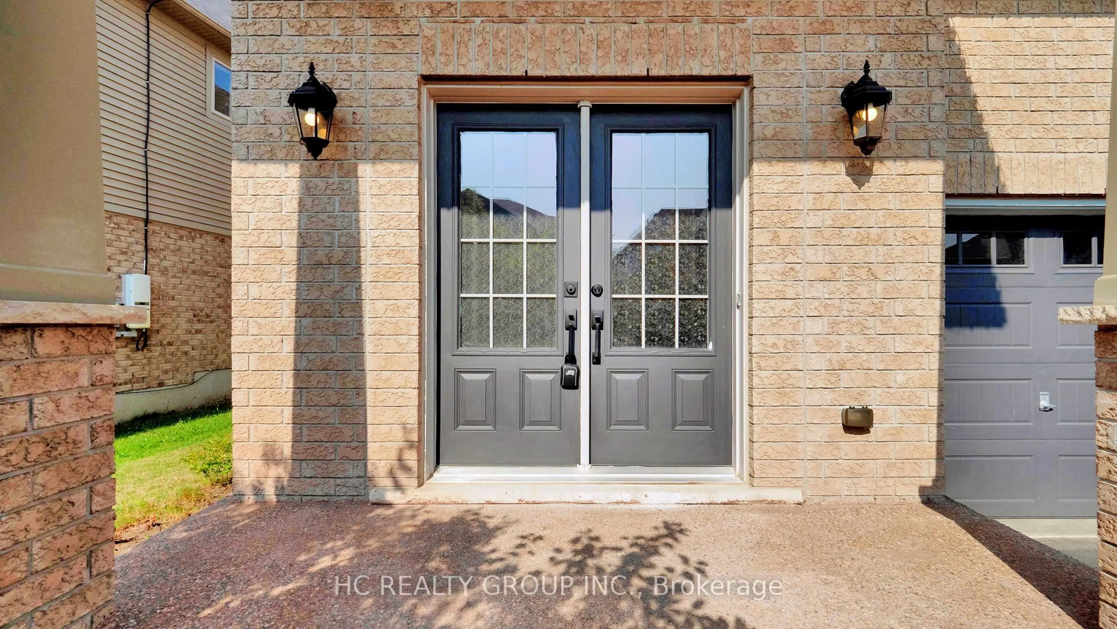 Indoor entryway for 106 coopershawk St, Kitchener Ontario N2K 4J8