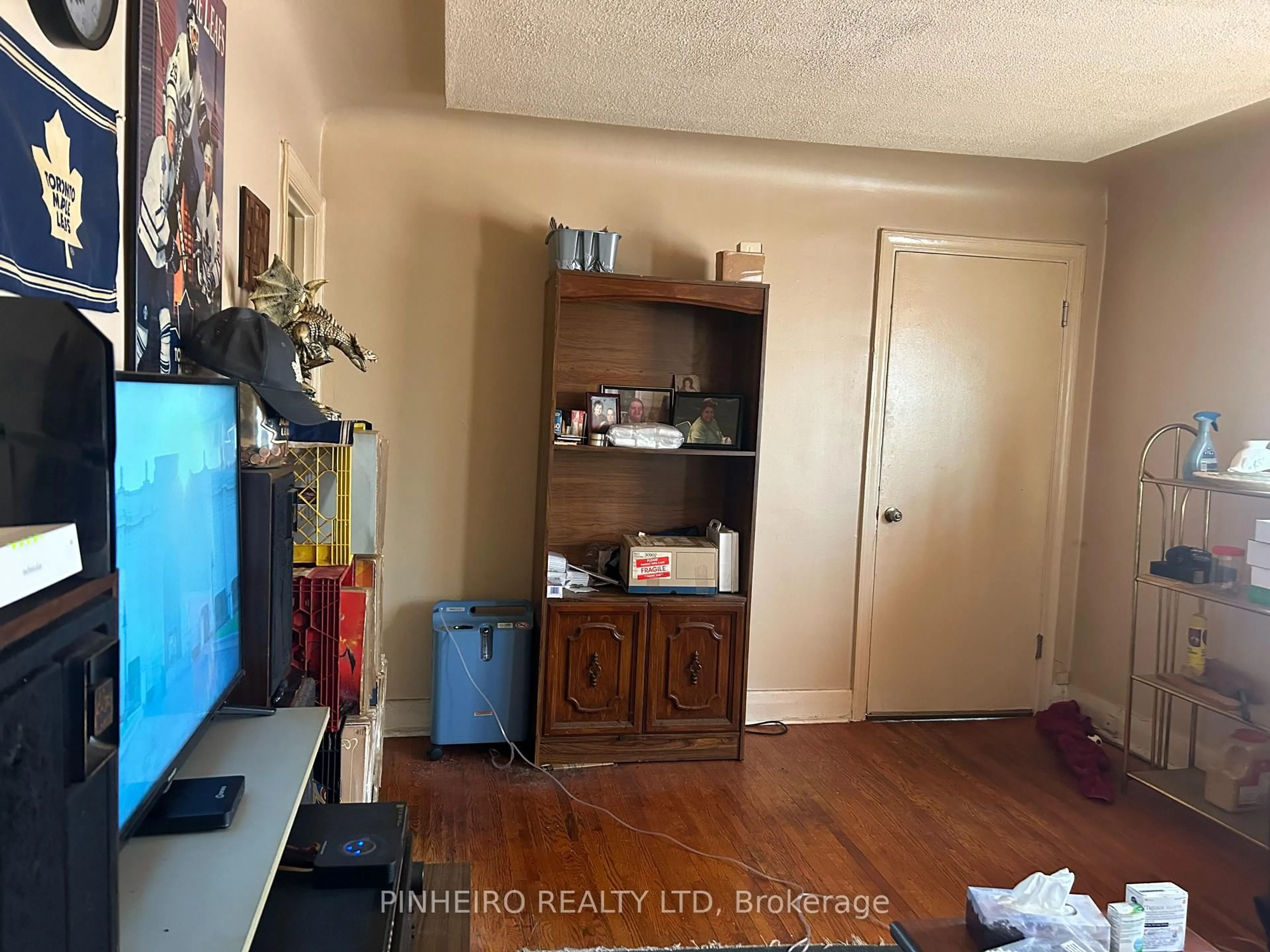 A pic of a room for 460 Ontario St, London East Ontario N5W 3X2